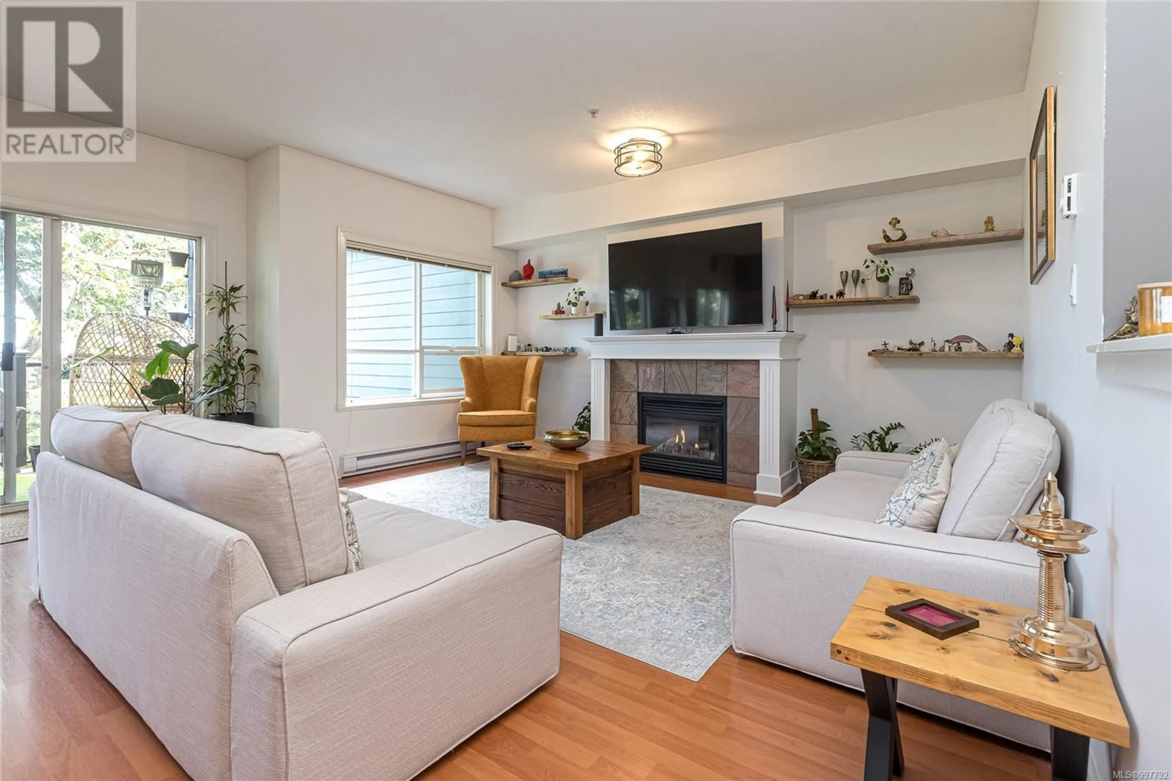 Living room with furniture, wood/laminate floor for 18 - 486 ROYAL BAY DRIVE, Colwood British Columbia V9C4L6
