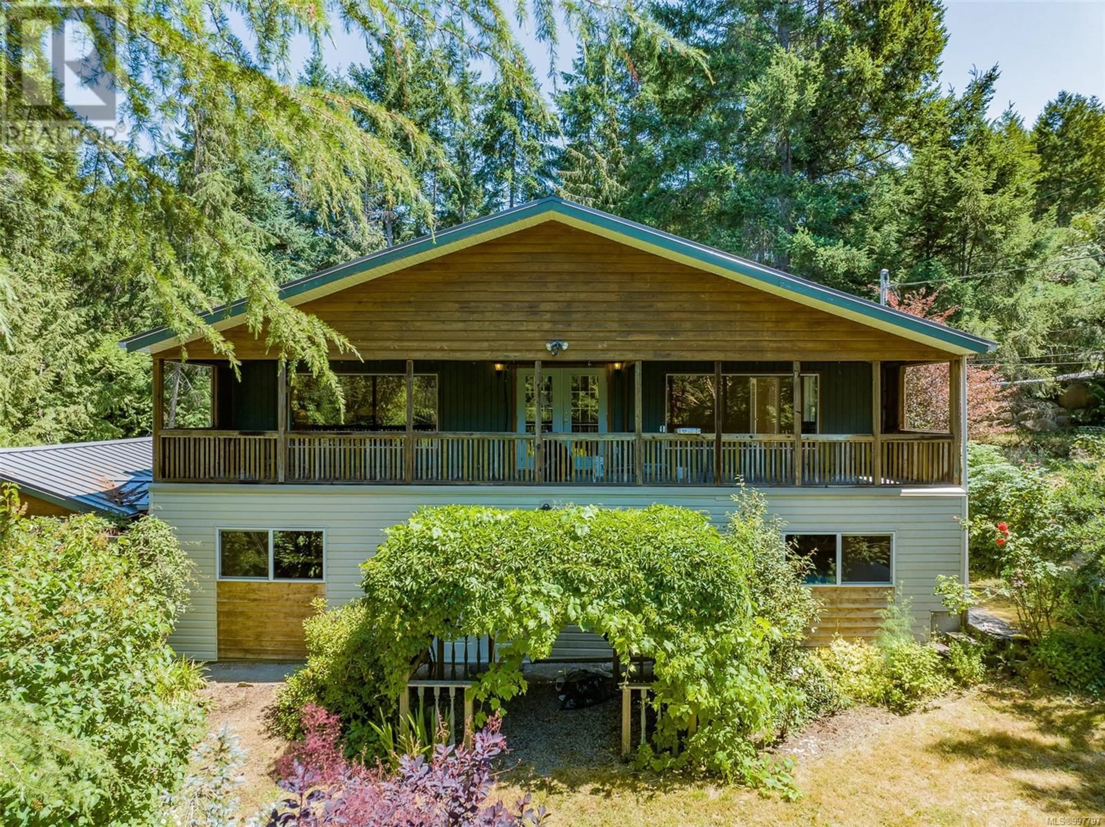 A pic from outside/outdoor area/front of a property/back of a property/a pic from drone, unknown for 190 ROSISLOS BOULEVARD, Gabriola Island British Columbia V0R1X1