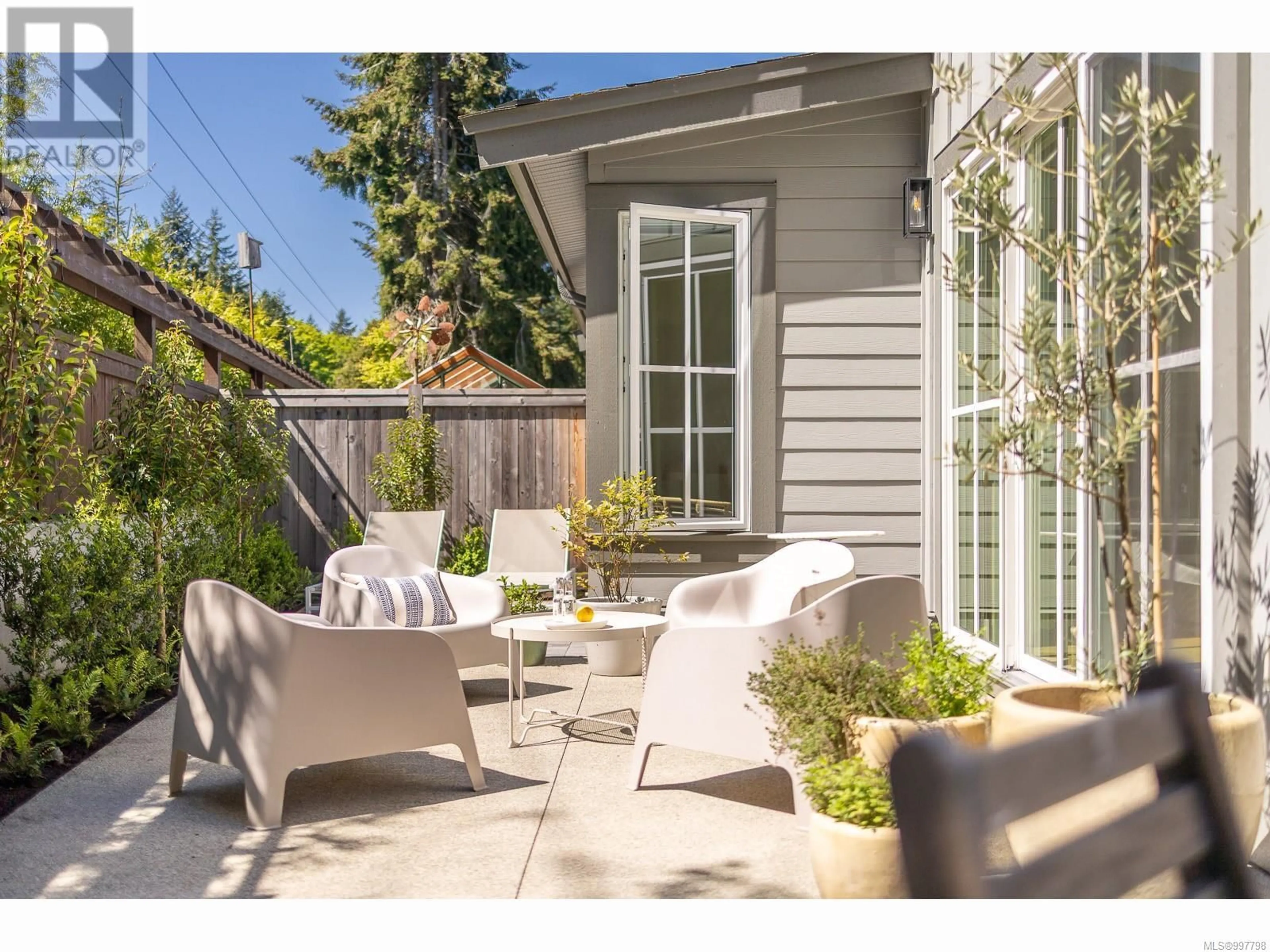 Patio, street for 480 TIMBERLANE PLACE, Qualicum Beach British Columbia V9K1B9