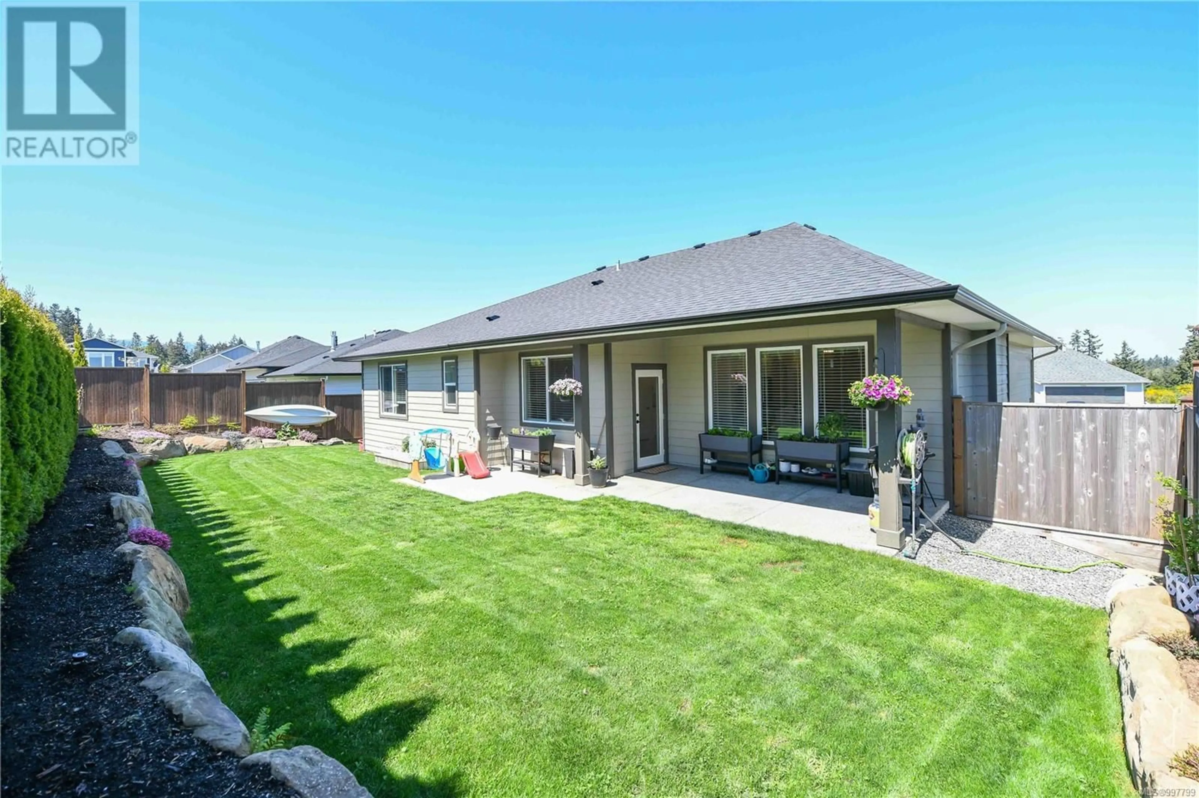 Patio, street for 3381 MARYGROVE DRIVE, Courtenay British Columbia V9N0E7