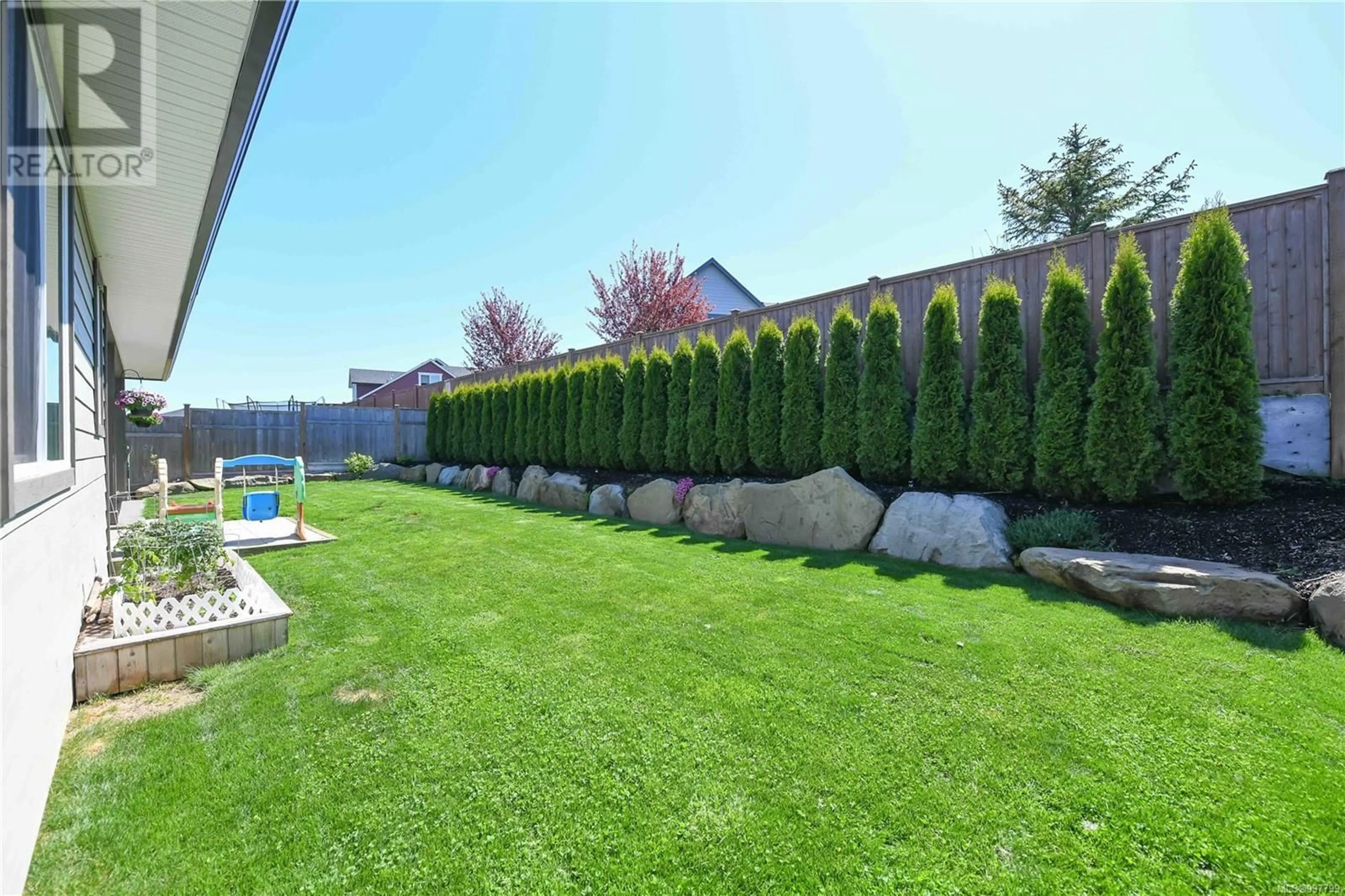 Patio, mountain view for 3381 MARYGROVE DRIVE, Courtenay British Columbia V9N0E7