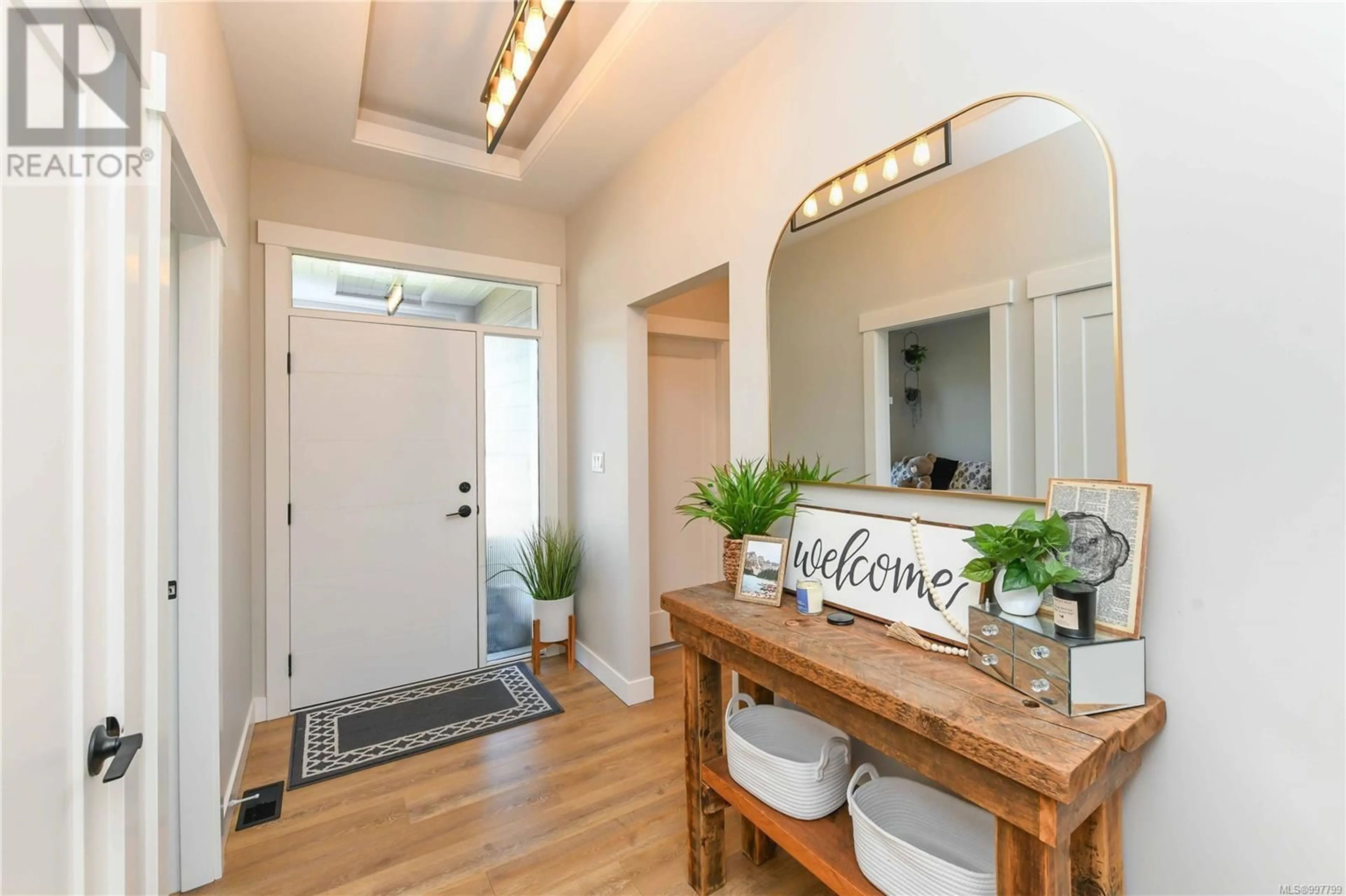 Indoor entryway for 3381 MARYGROVE DRIVE, Courtenay British Columbia V9N0E7