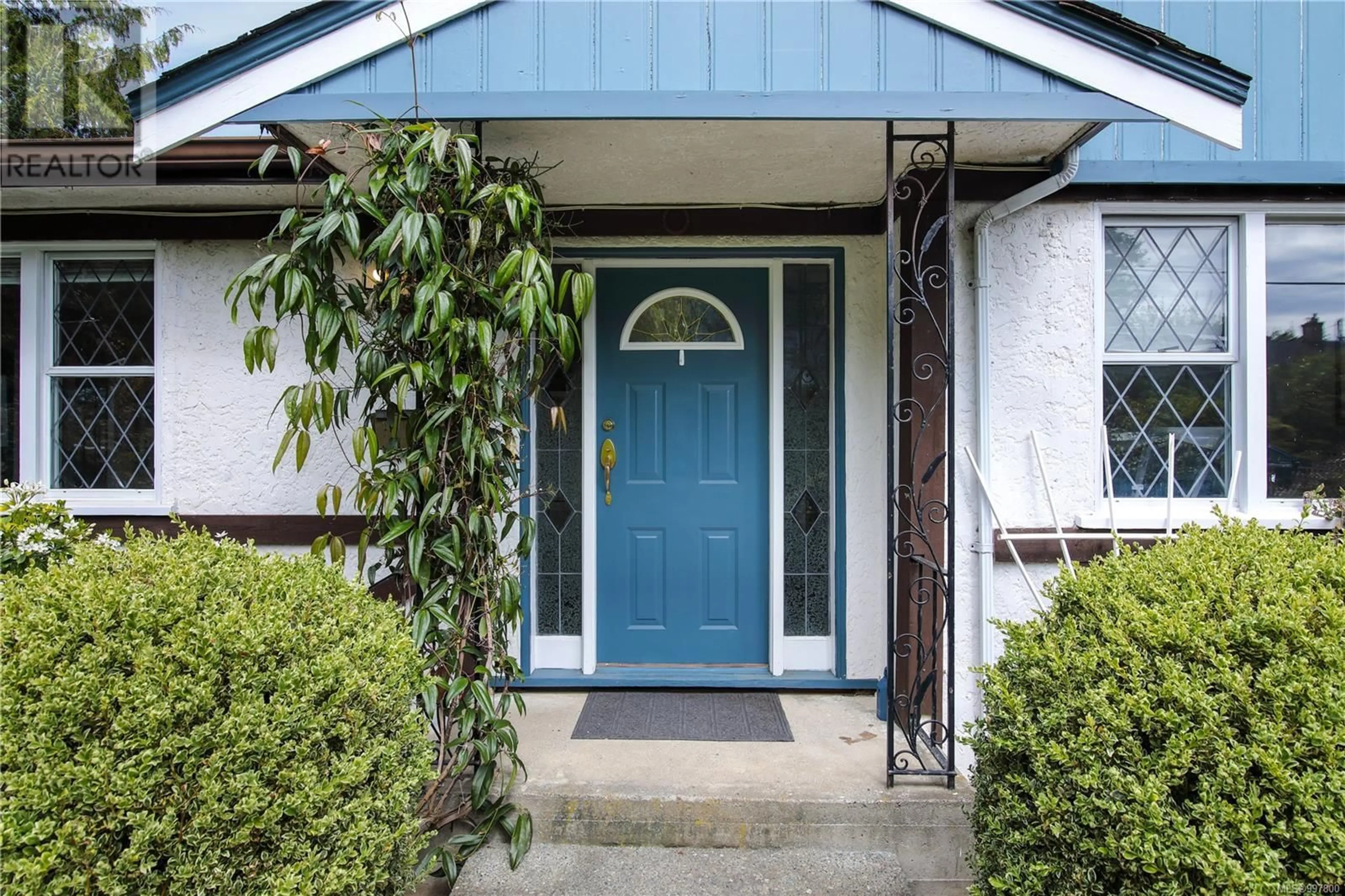 Indoor entryway for 246 GLENAIRLIE DRIVE, View Royal British Columbia V9B1K3