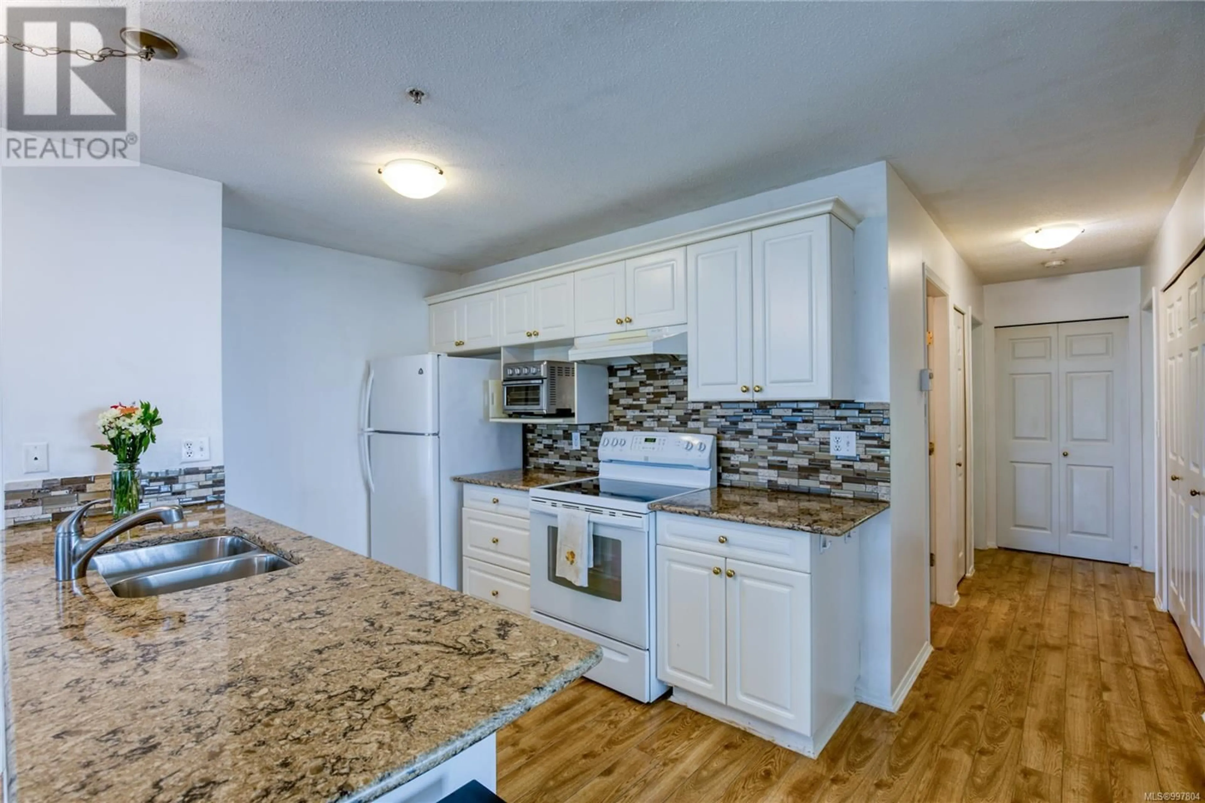Standard kitchen, unknown for 6108 CEDAR GROVE DRIVE, Nanaimo British Columbia V9T6G1
