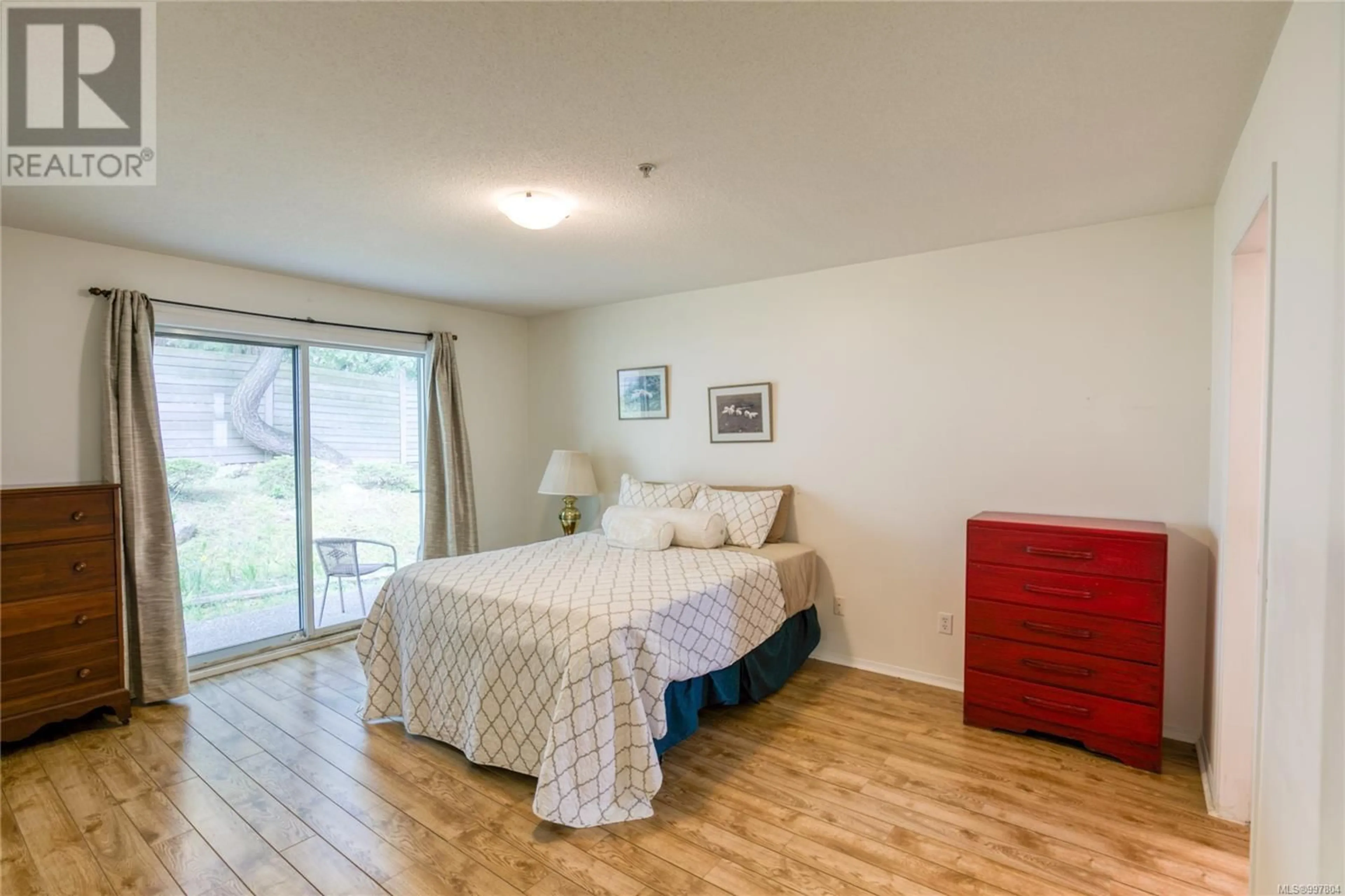 Bedroom with bed, wood/laminate floor for 6108 CEDAR GROVE DRIVE, Nanaimo British Columbia V9T6G1