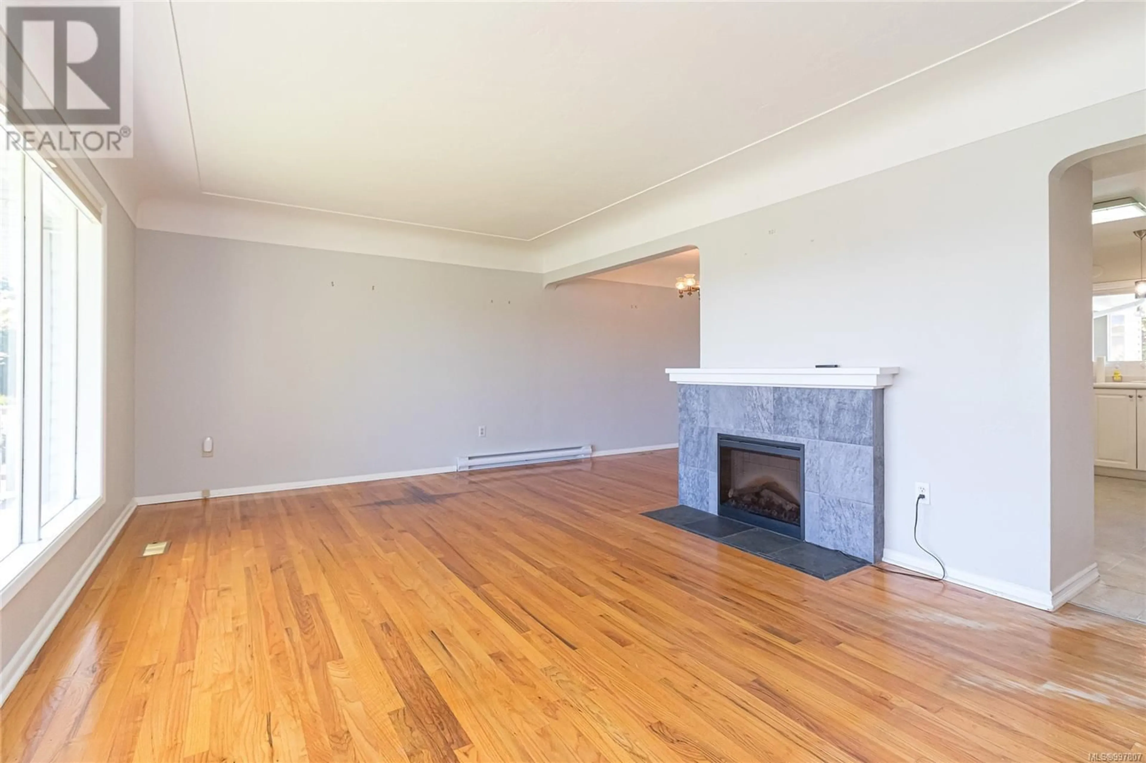 A pic of a room for 3854 ROWLAND AVENUE, Saanich British Columbia V8Z1Y1