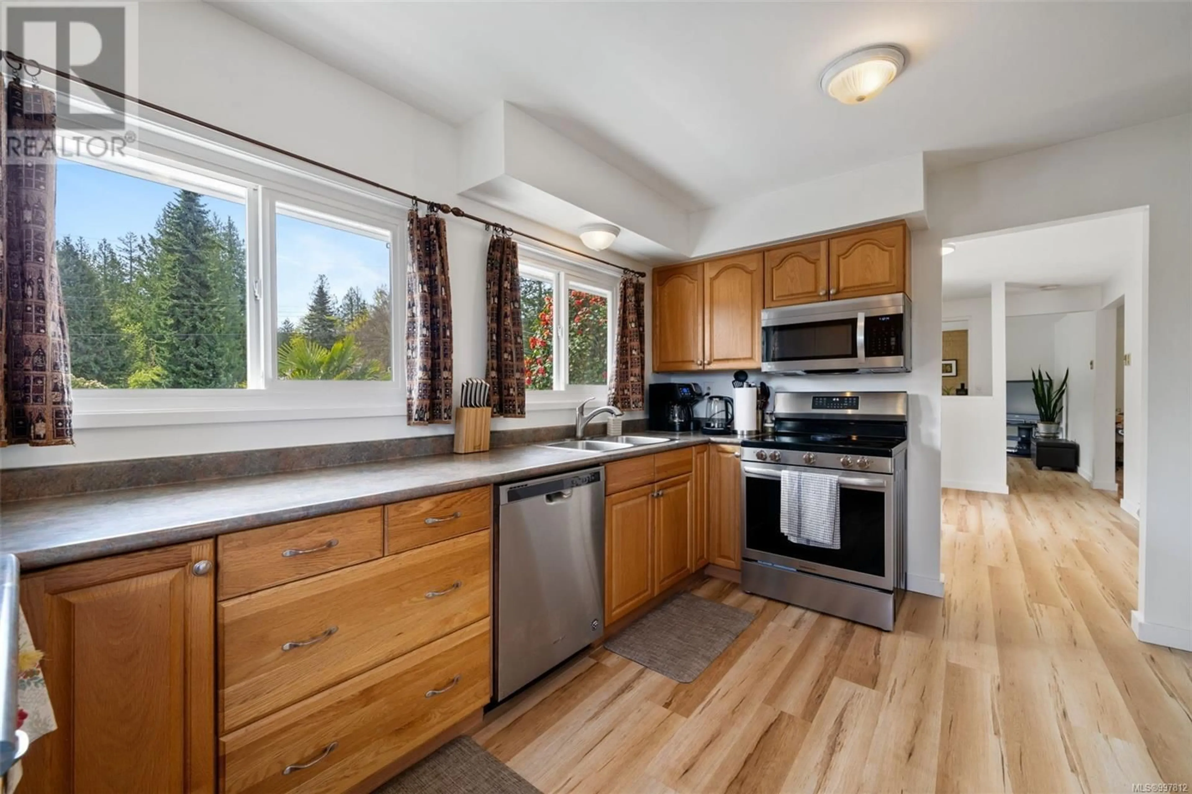 Standard kitchen, unknown for 2498 MEADOWLAND DRIVE, Central Saanich British Columbia V8Z5P5