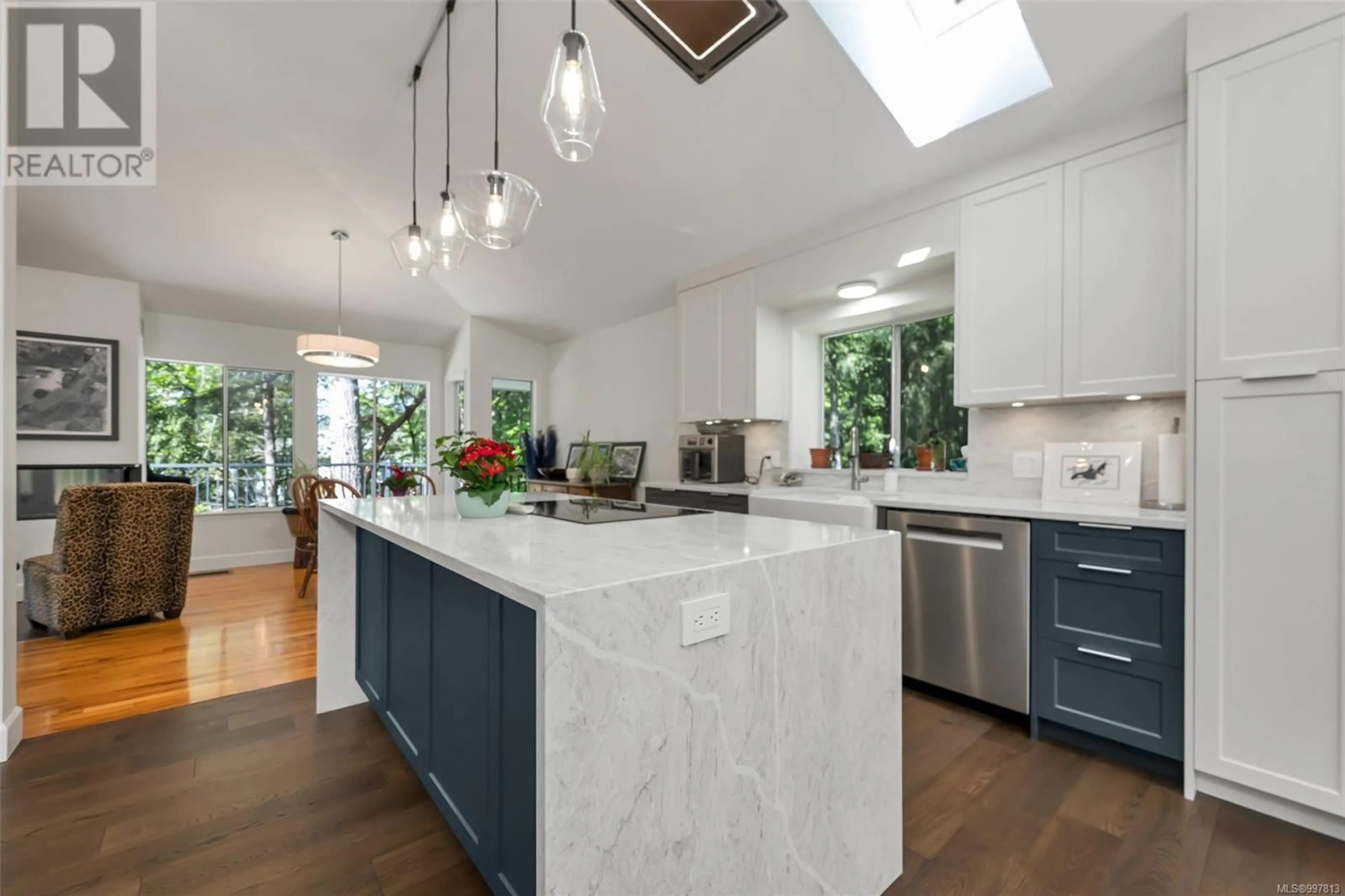 Contemporary kitchen, ceramic/tile floor for 1231 MARGARET PLACE, Duncan British Columbia V9L5R6