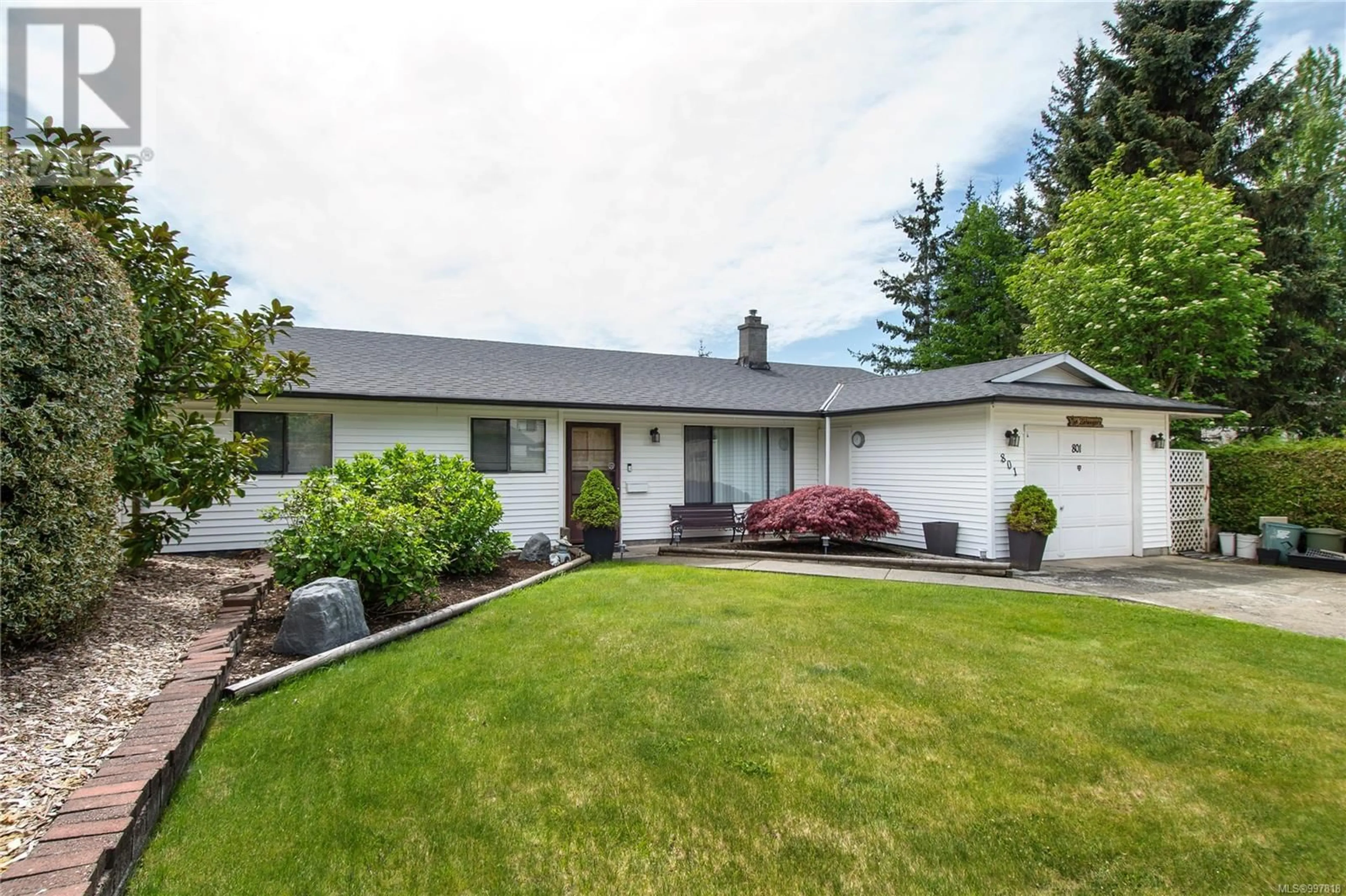 Home with vinyl exterior material, street for 801 CORTEZ ROAD, Campbell River British Columbia V9W6J9