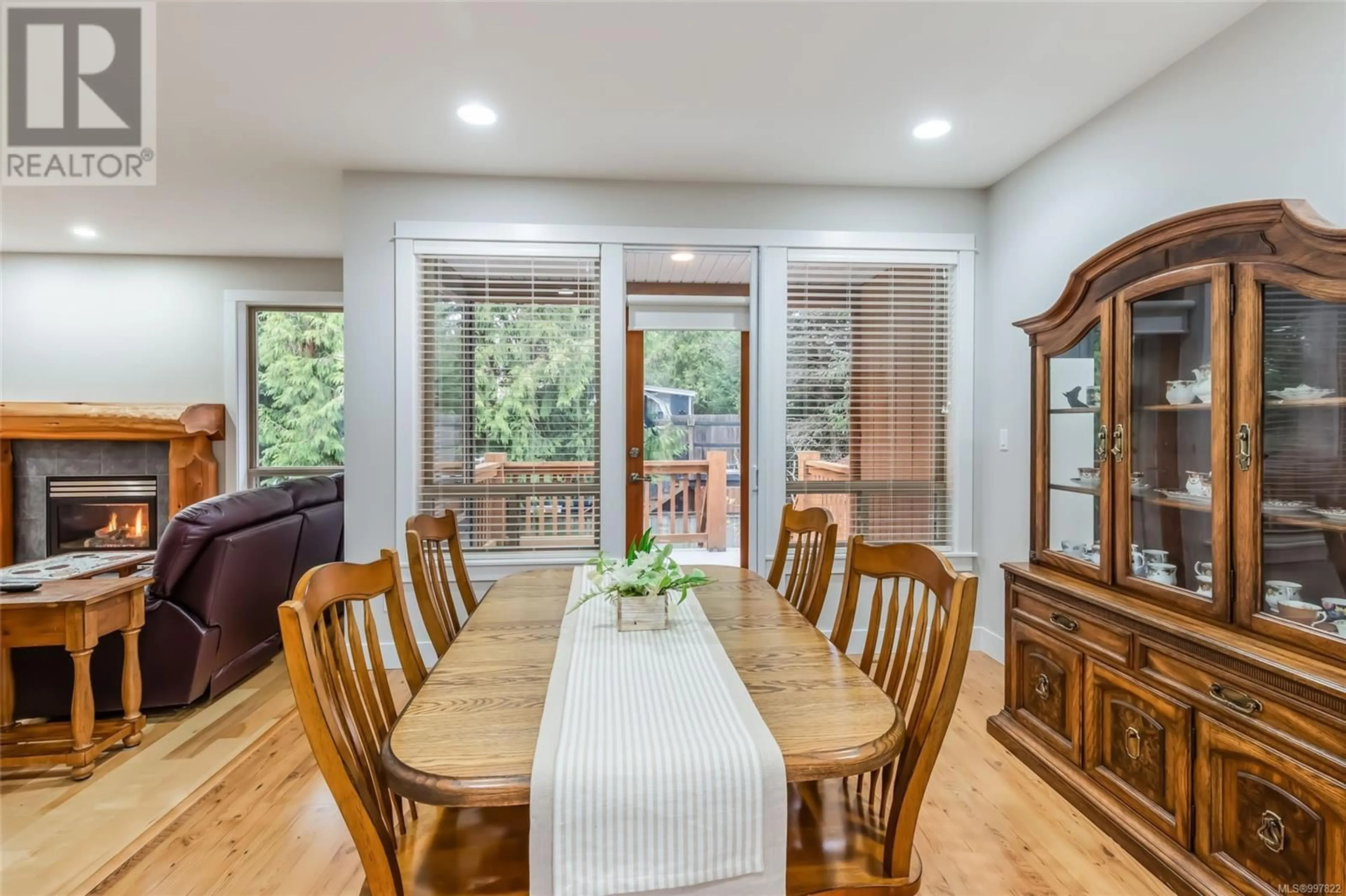 Dining room, wood/laminate floor for 121 HAMILTON AVENUE, Parksville British Columbia V9P2W4