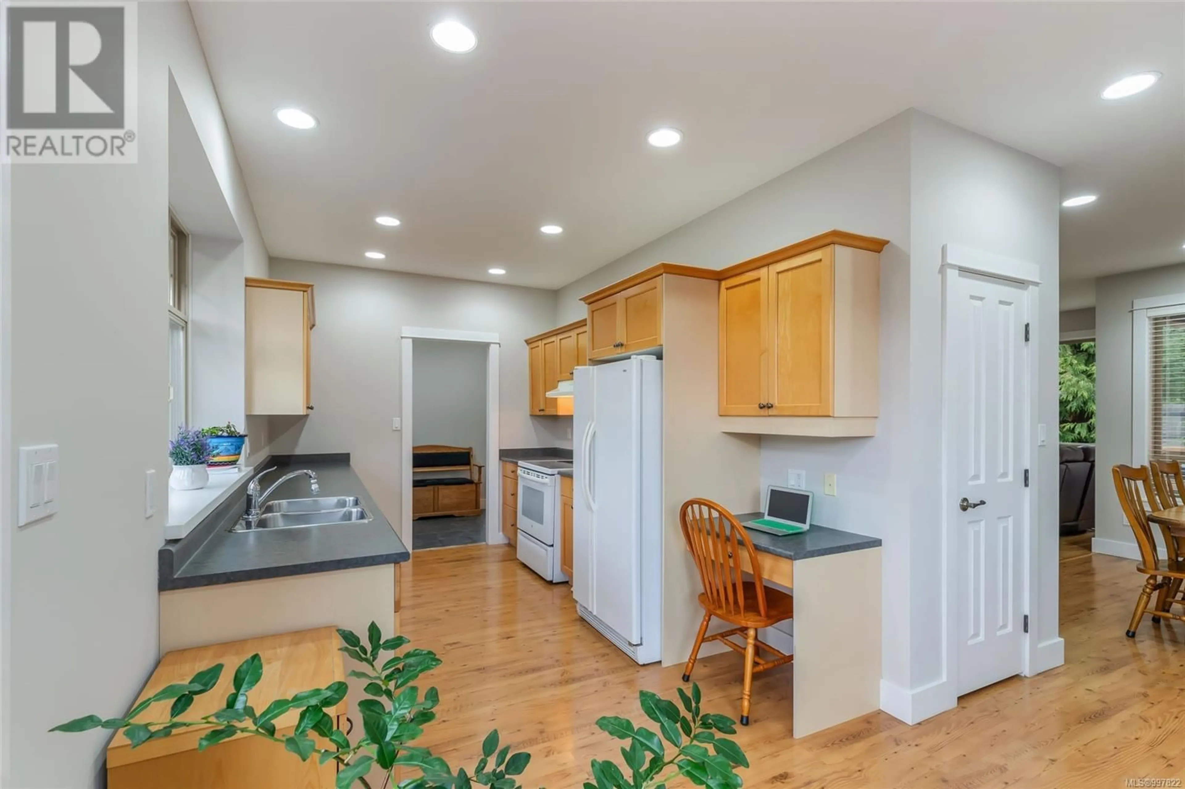 Open concept kitchen, unknown for 121 HAMILTON AVENUE, Parksville British Columbia V9P2W4