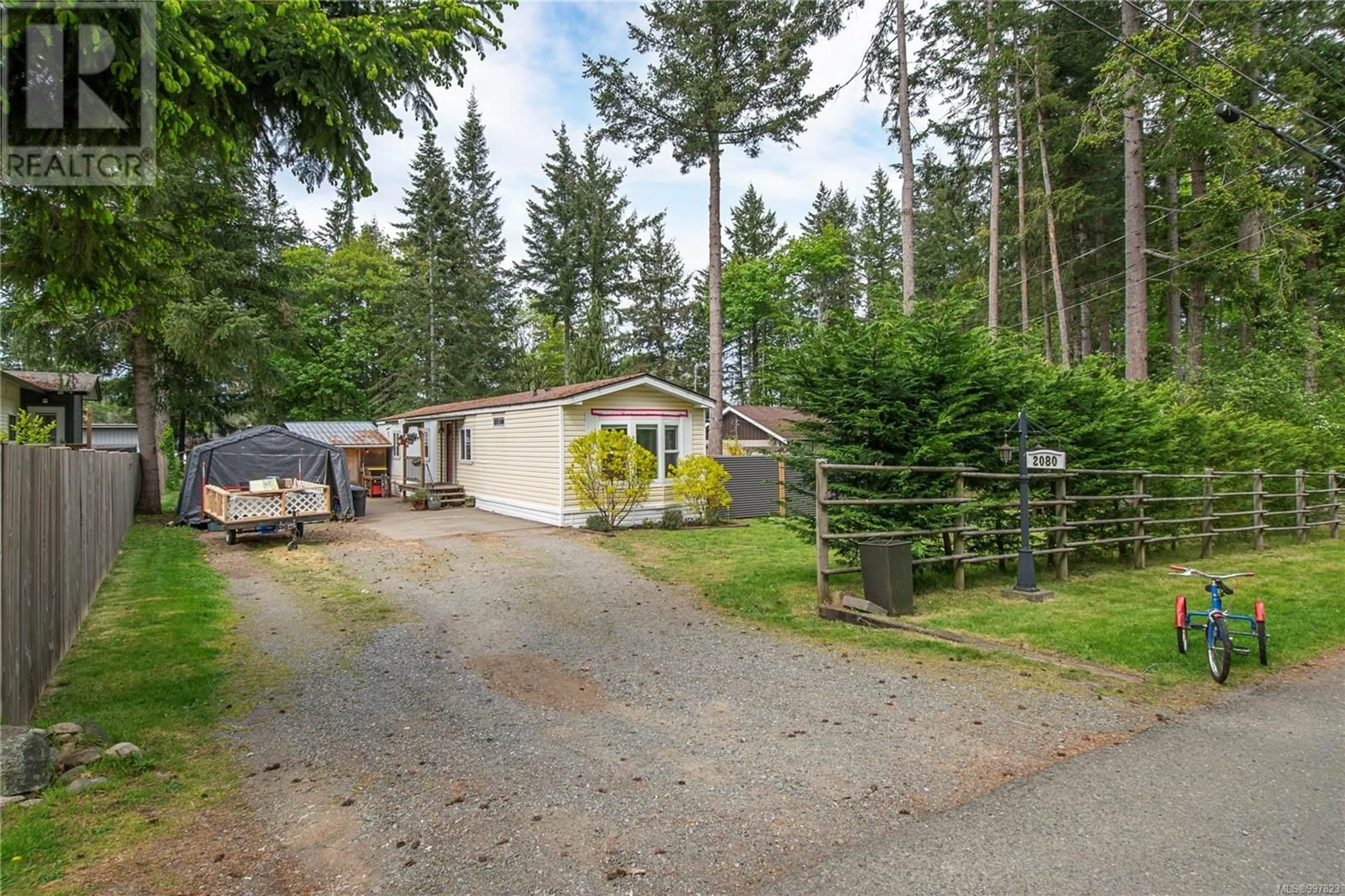 A pic from outside/outdoor area/front of a property/back of a property/a pic from drone, unknown for 2080 HECTOR ROAD, Comox British Columbia V9N5N1