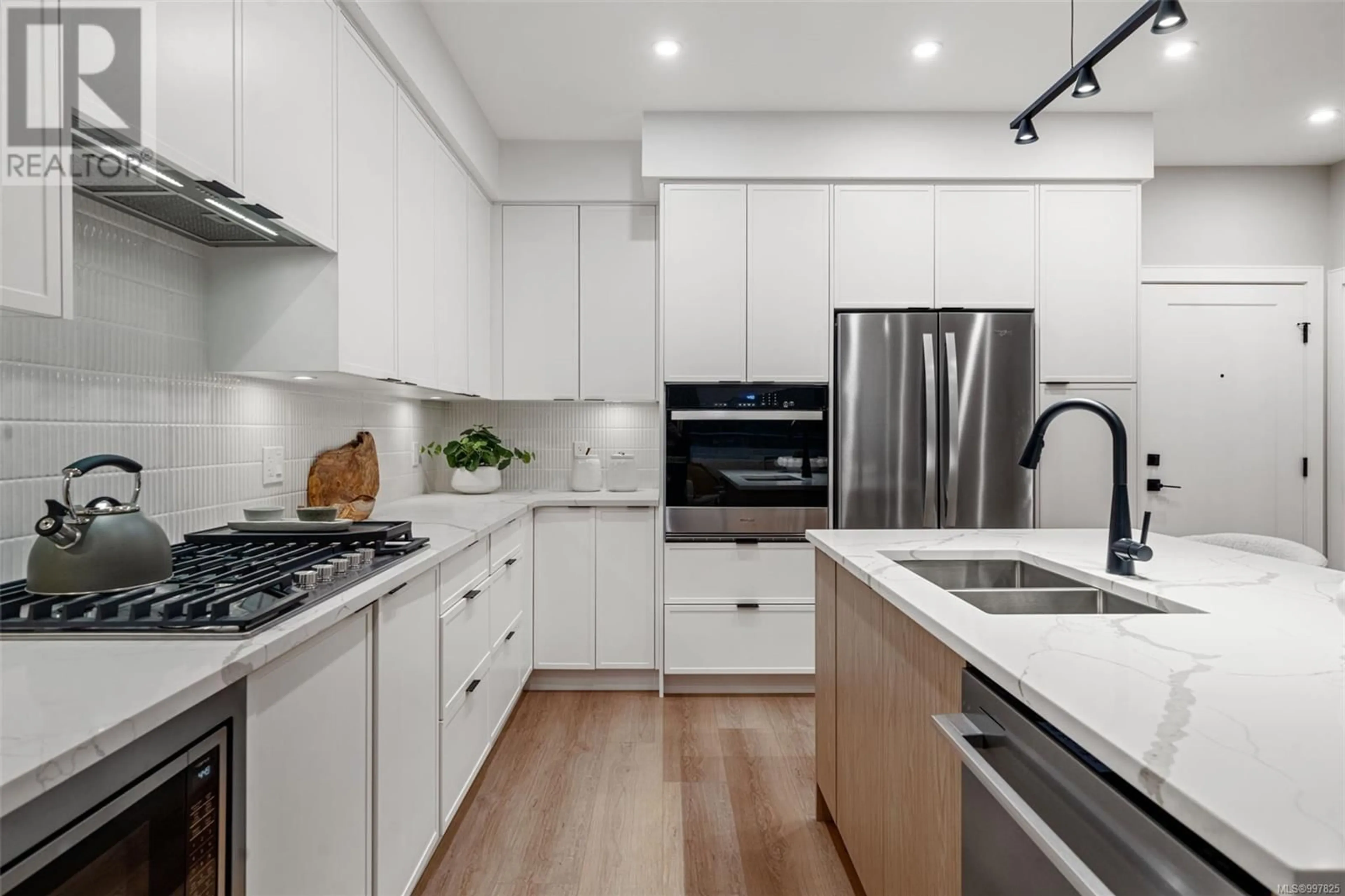 Contemporary kitchen, unknown for 605 - 1810 SELENITE PLACE, Langford British Columbia V9B7E2