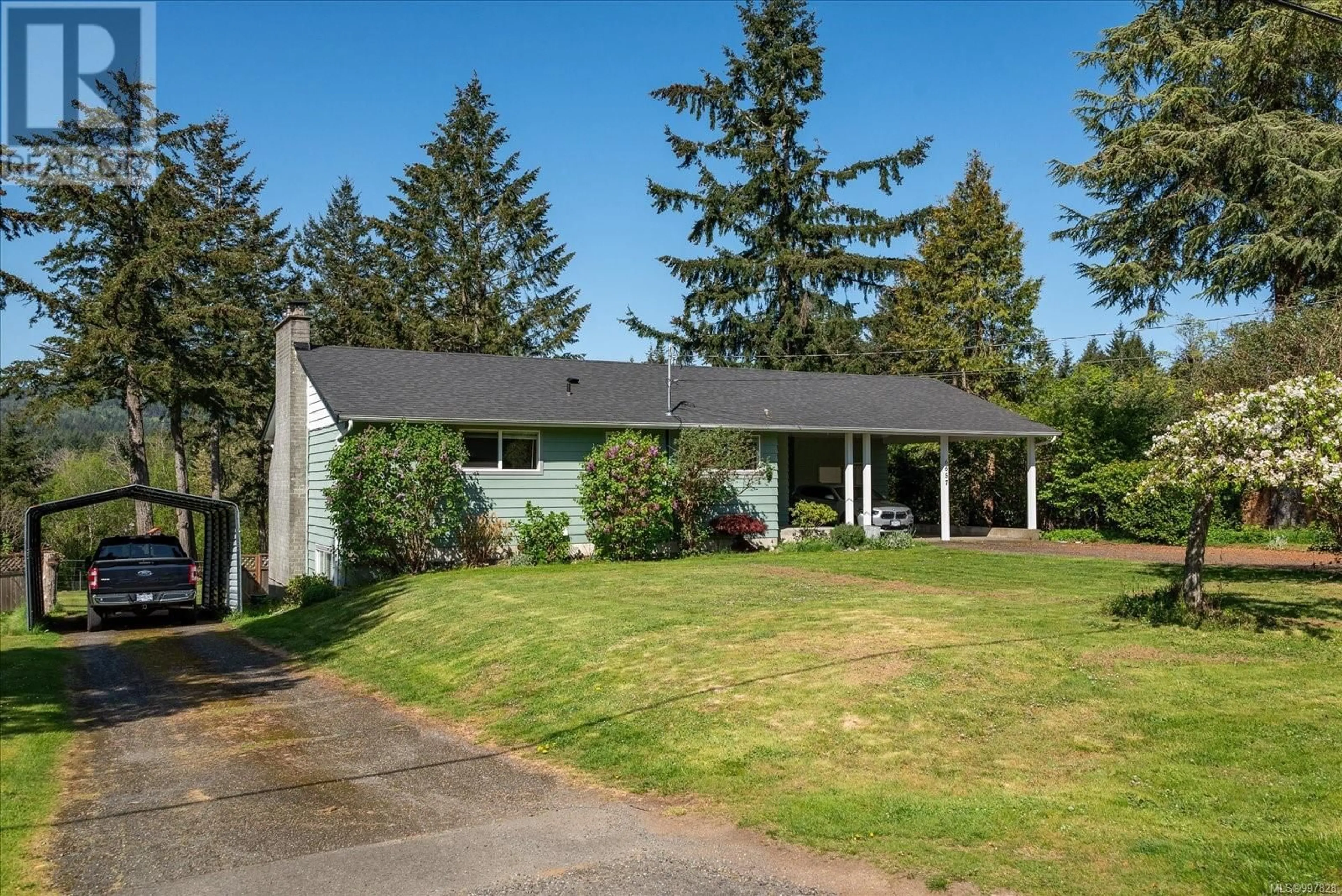A pic from outside/outdoor area/front of a property/back of a property/a pic from drone, street for 6657 VALLEY VIEW DRIVE, Nanaimo British Columbia V9T5R7