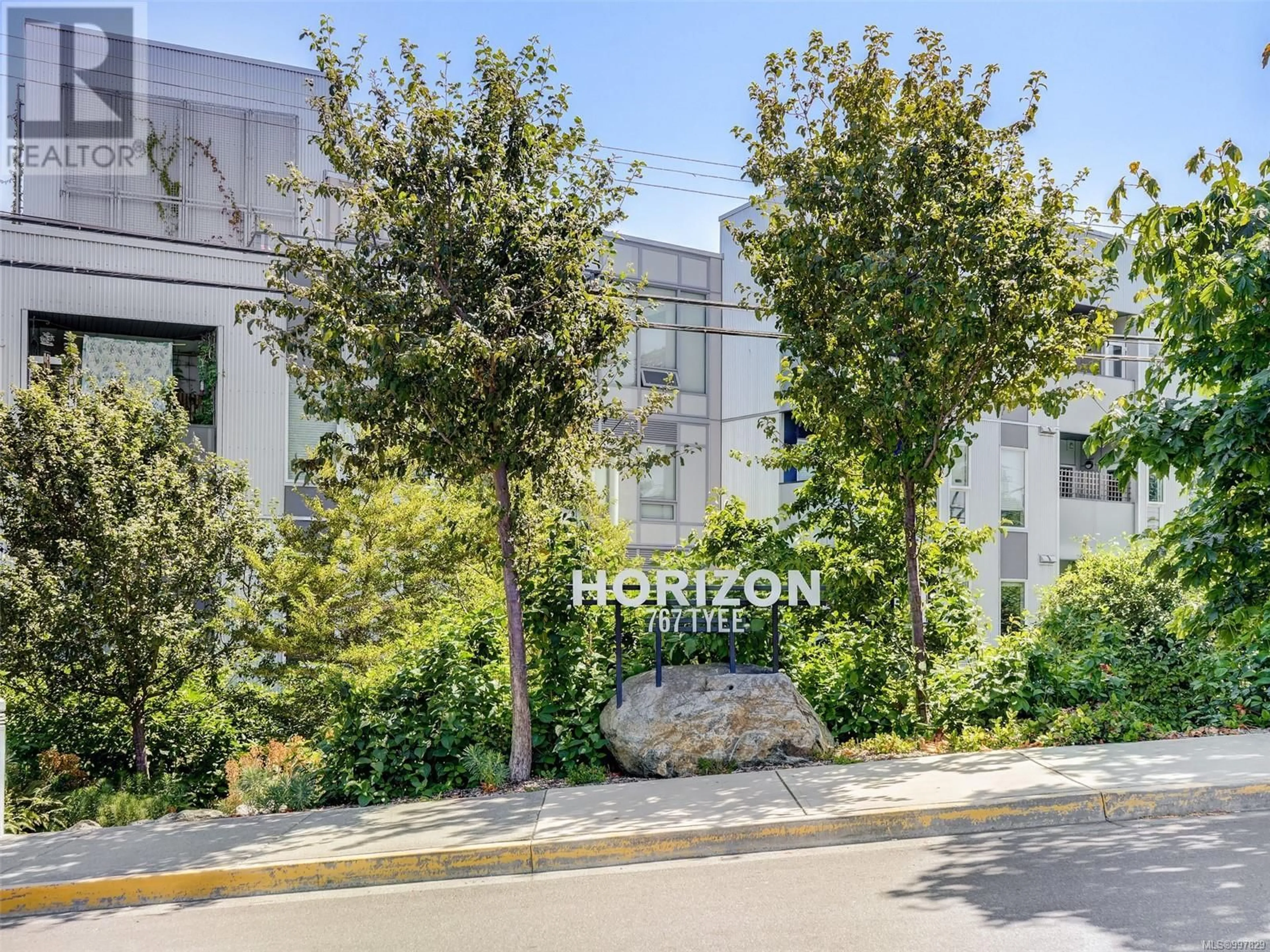Indoor foyer for 318 - 767 TYEE ROAD, Victoria British Columbia V9A0G5