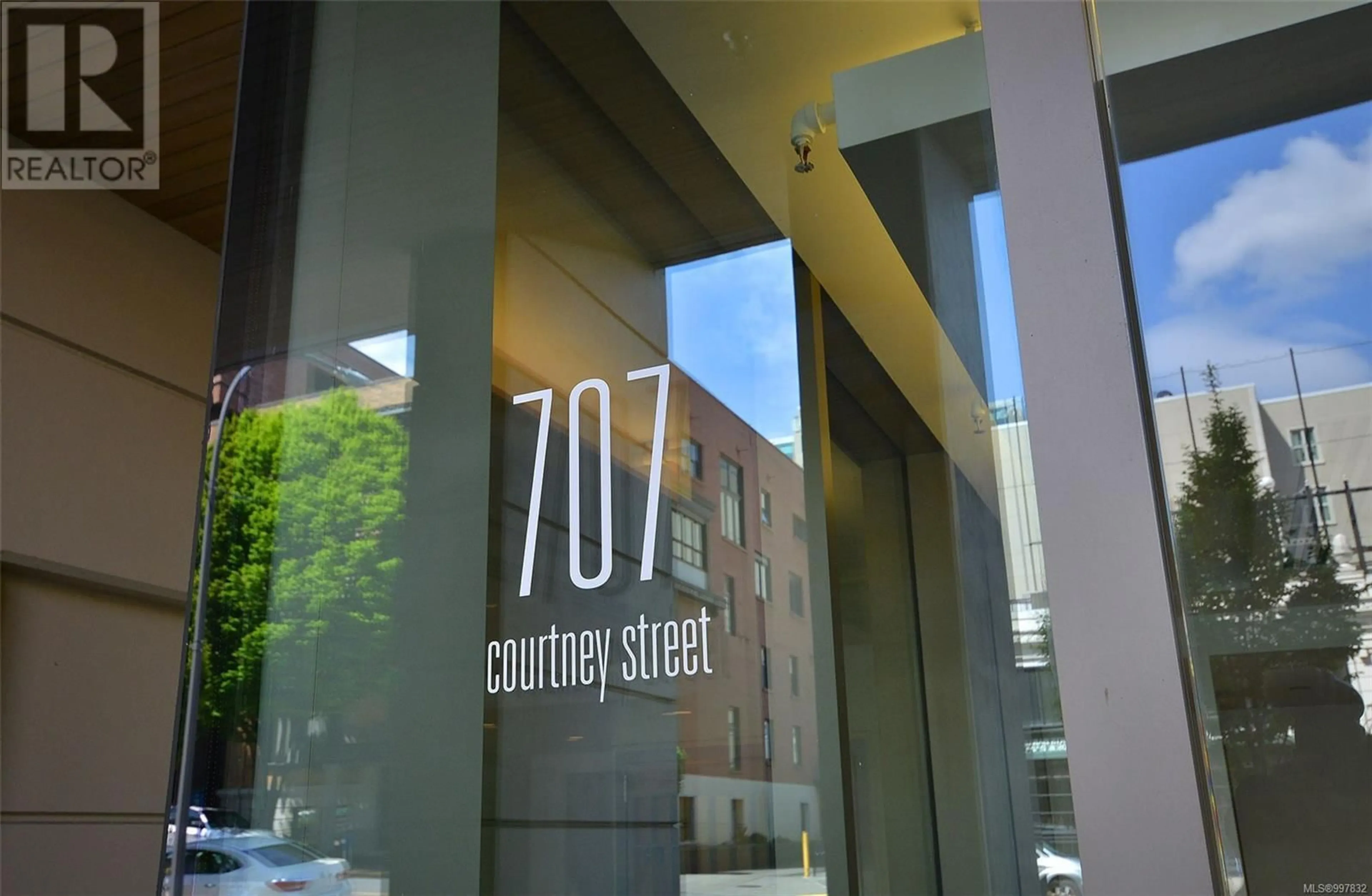 Lobby for 708 - 707 COURTNEY STREET, Victoria British Columbia V8W0A9