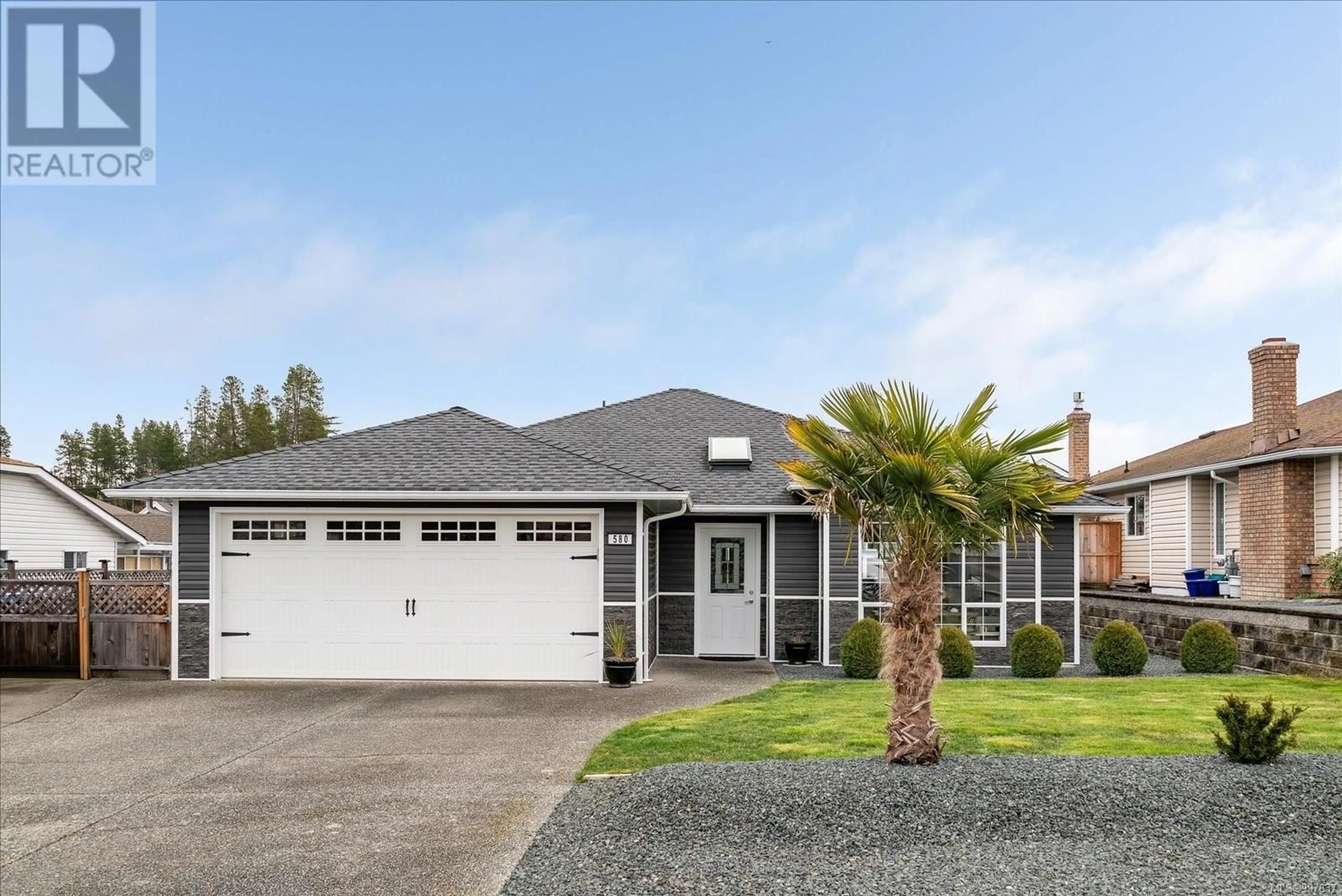 Home with vinyl exterior material, street for 580 BELSON STREET, Parksville British Columbia V9P1B5