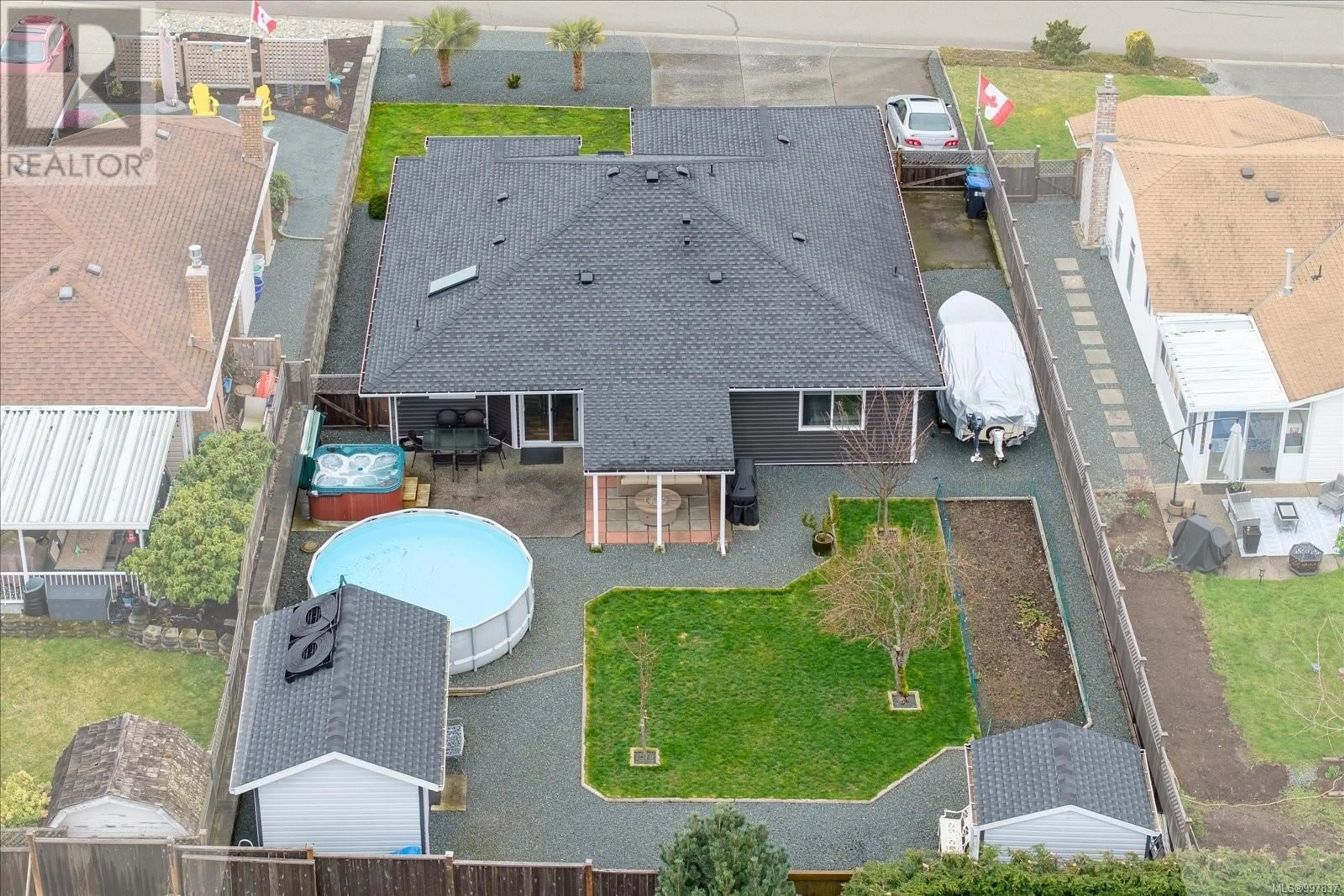 A pic from outside/outdoor area/front of a property/back of a property/a pic from drone, street for 580 BELSON STREET, Parksville British Columbia V9P1B5