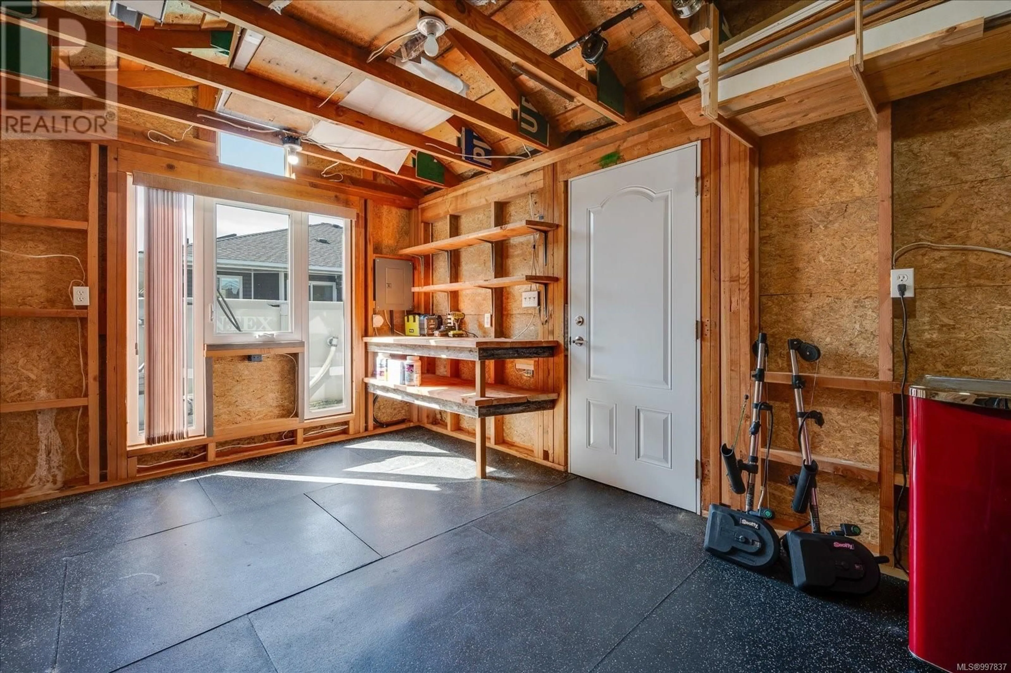 Indoor garage for 580 BELSON STREET, Parksville British Columbia V9P1B5