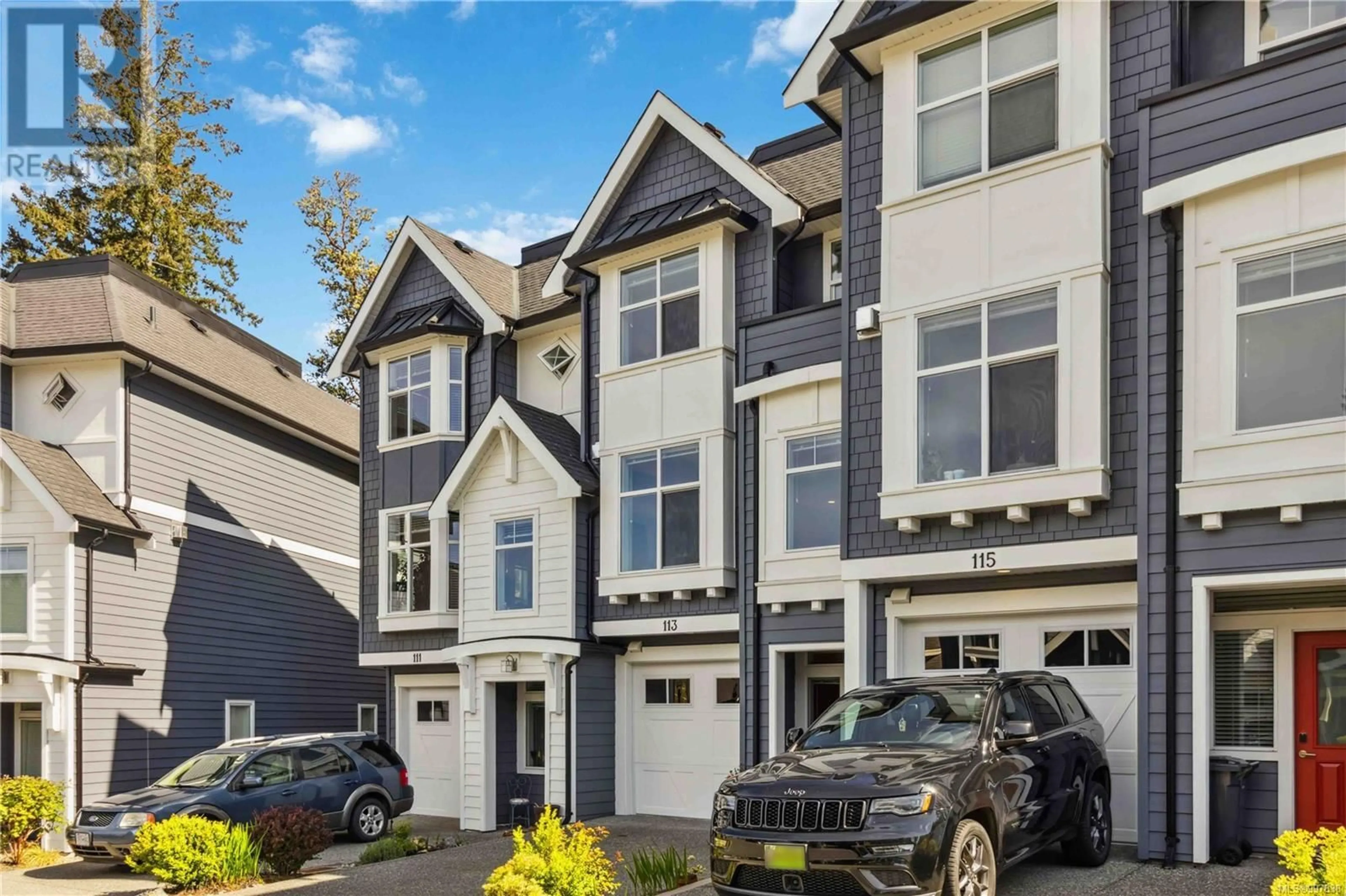 Home with vinyl exterior material, street for 113 - 1064 GALA COURT, Langford British Columbia V9C2Y2