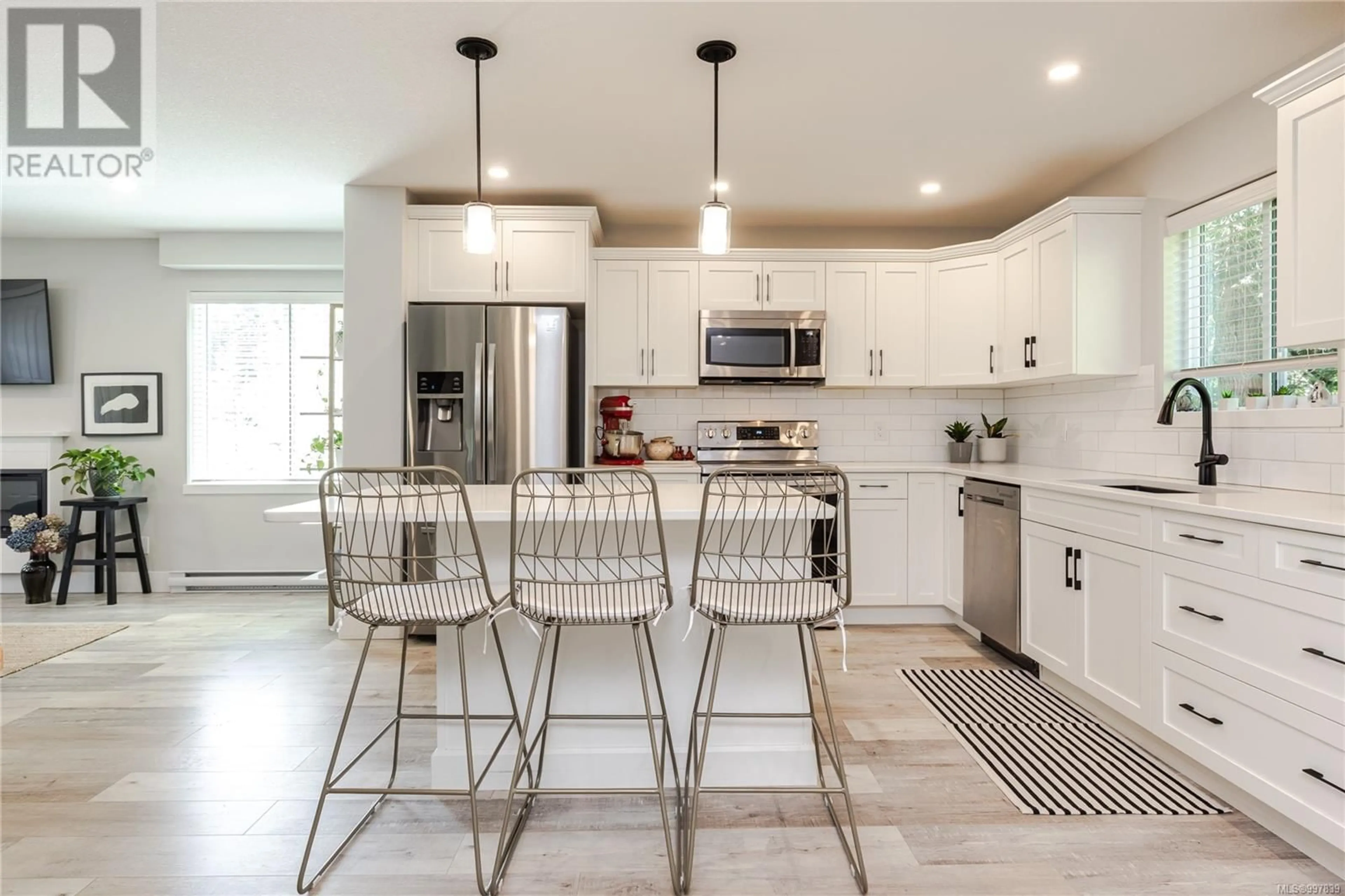 Open concept kitchen, ceramic/tile floor for 1600 ROBERTA ROAD SOUTH, Nanaimo British Columbia V9X0B6