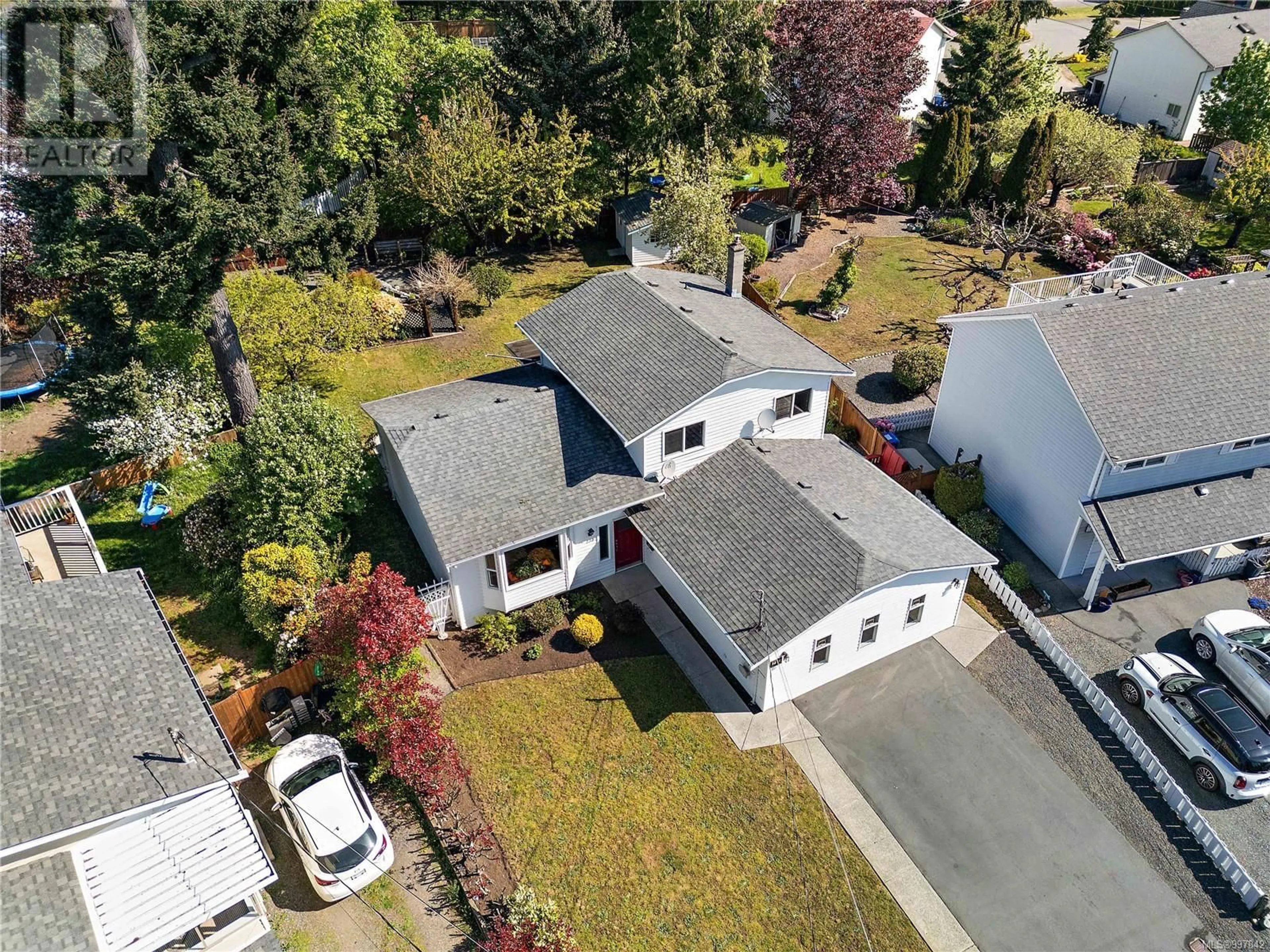 A pic from outside/outdoor area/front of a property/back of a property/a pic from drone, street for 230 ARDOON PLACE, Nanaimo British Columbia V9T4V9
