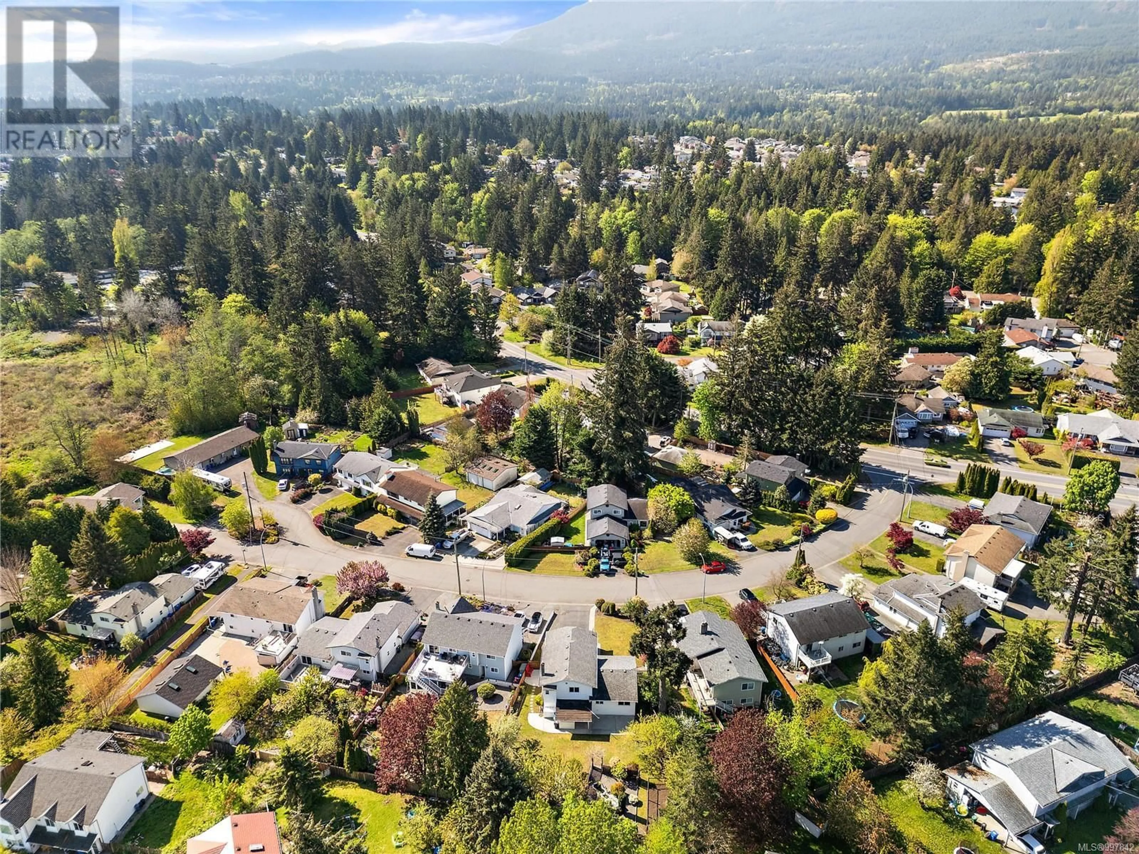 A pic from outside/outdoor area/front of a property/back of a property/a pic from drone, mountain view for 230 ARDOON PLACE, Nanaimo British Columbia V9T4V9