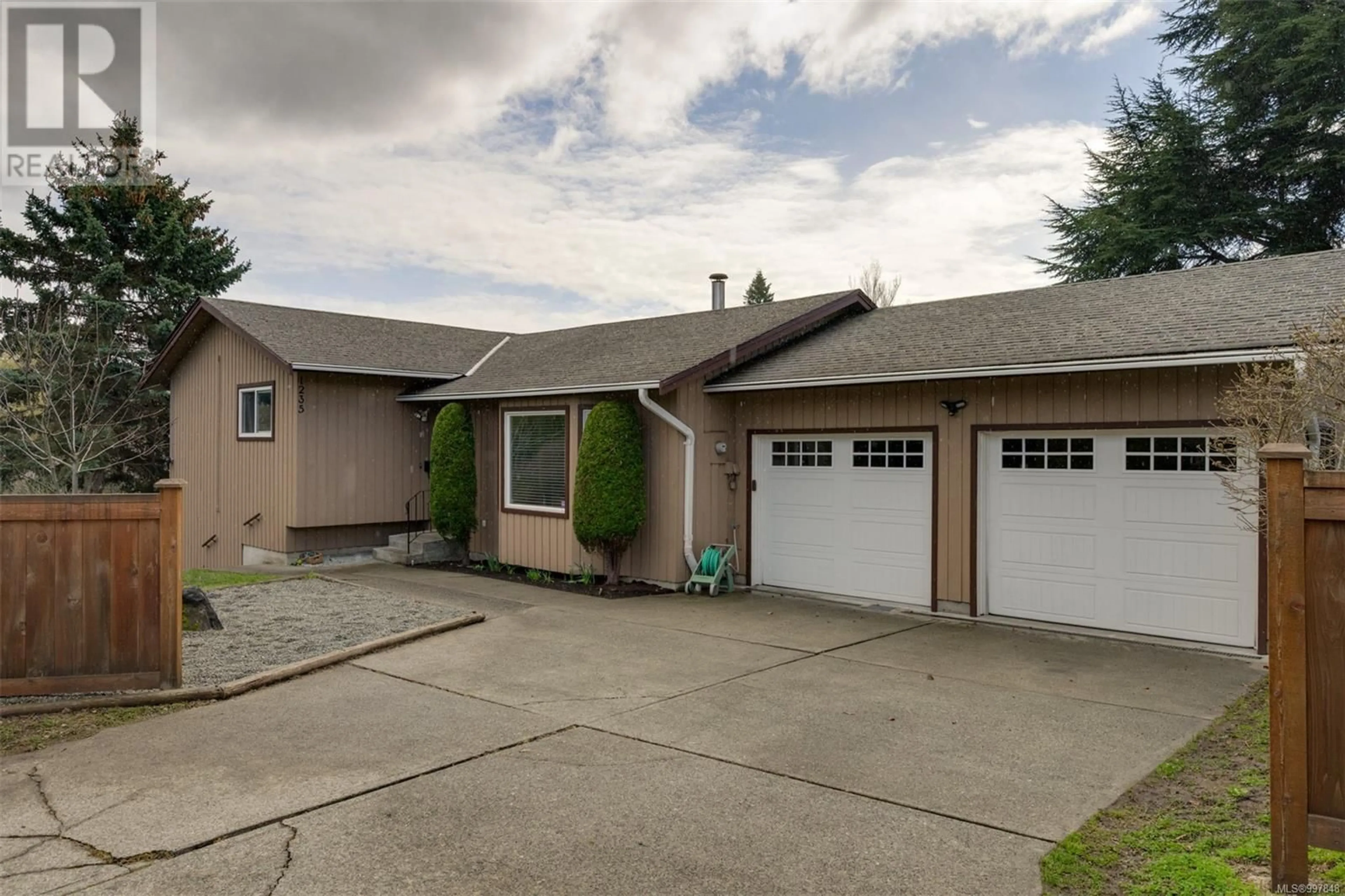 Home with vinyl exterior material, street for 1235 ASTRA PLACE, Saanich British Columbia V8P5N5