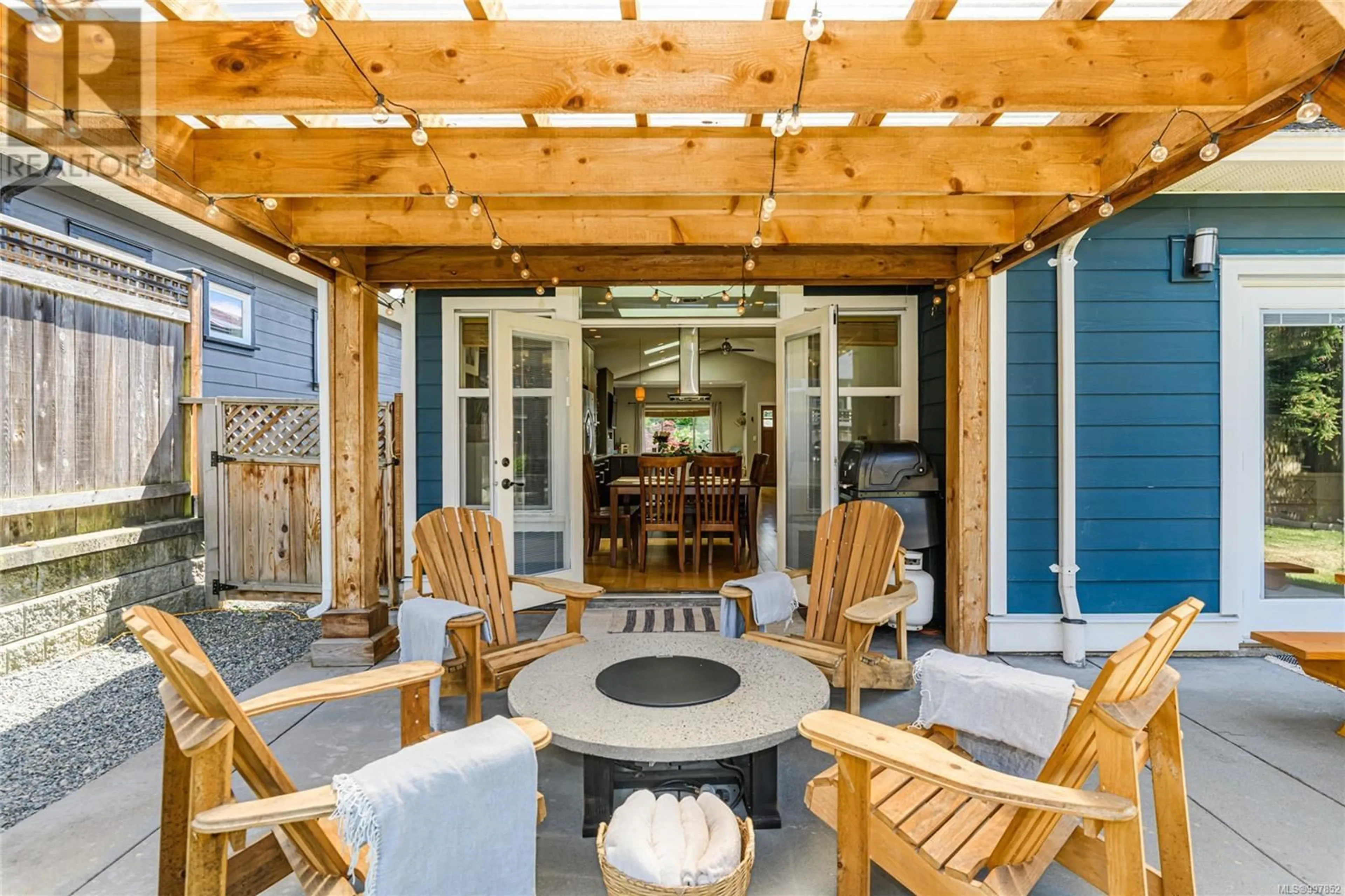 Patio, street for 1074 VERDIER AVENUE, Central Saanich British Columbia V8M2H1