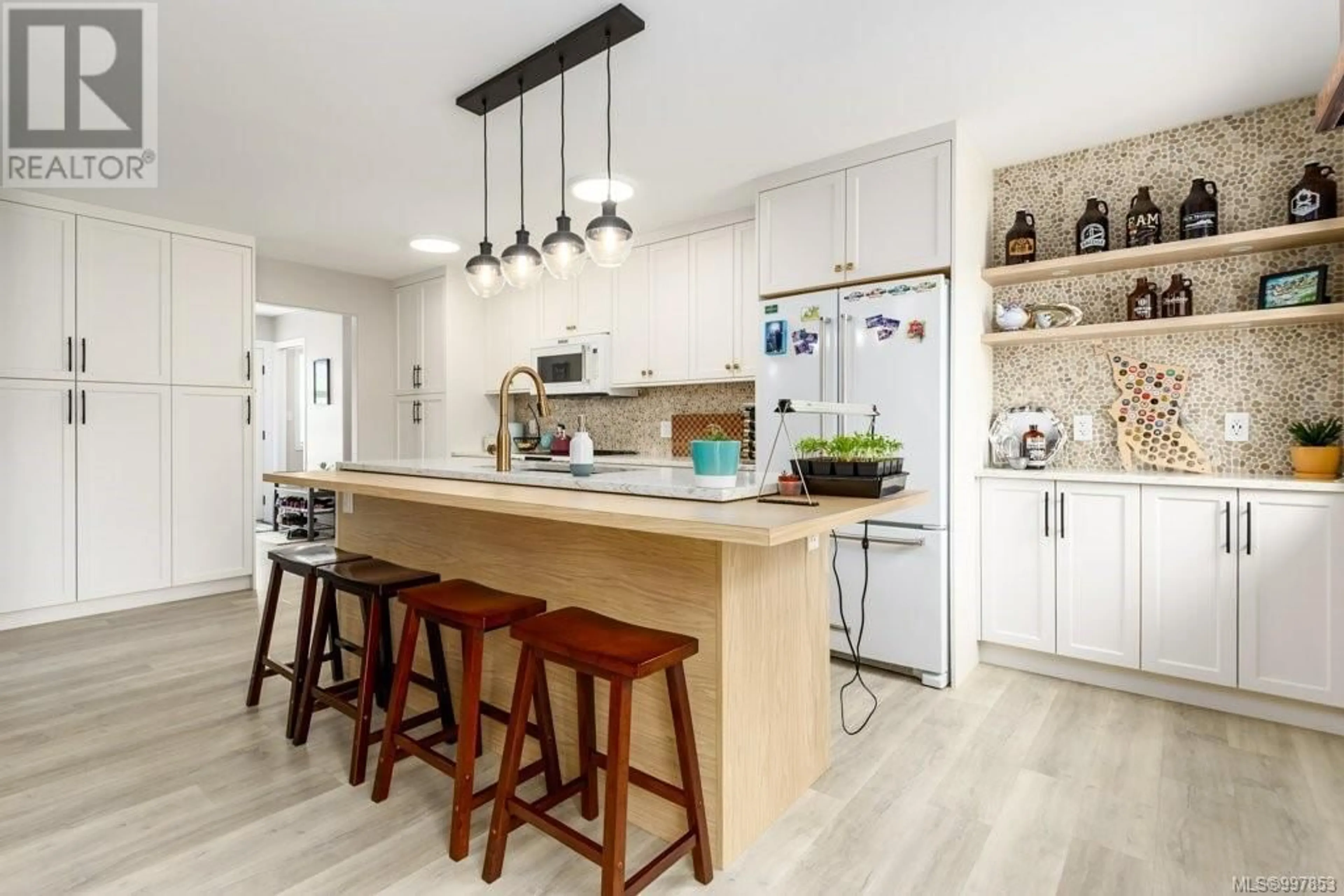 Open concept kitchen, unknown for 1672 VALLEY VIEW DRIVE, Courtenay British Columbia V9N9A7