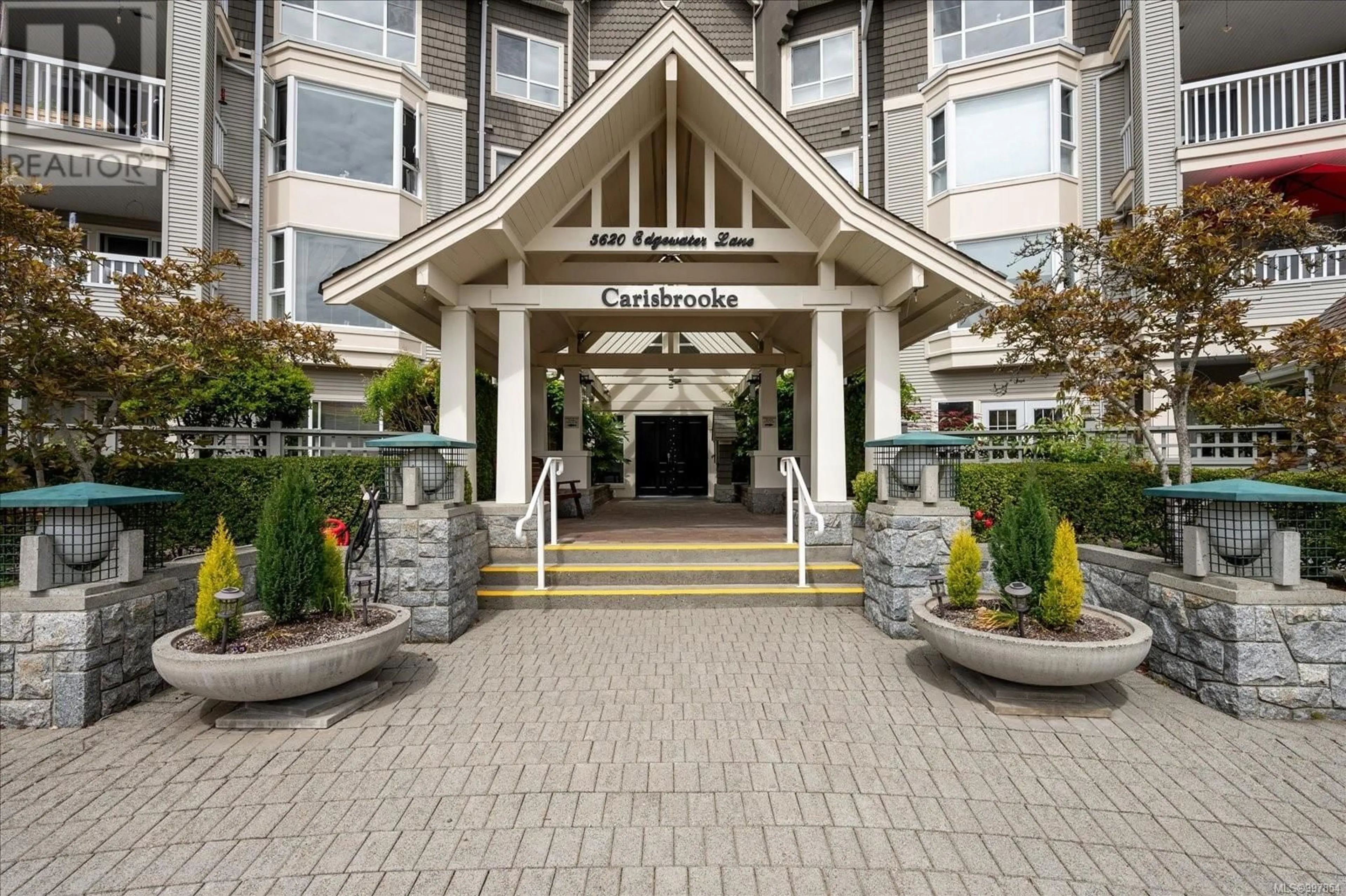 Indoor foyer for 404 - 5620 EDGEWATER LANE, Nanaimo British Columbia V9T6K1