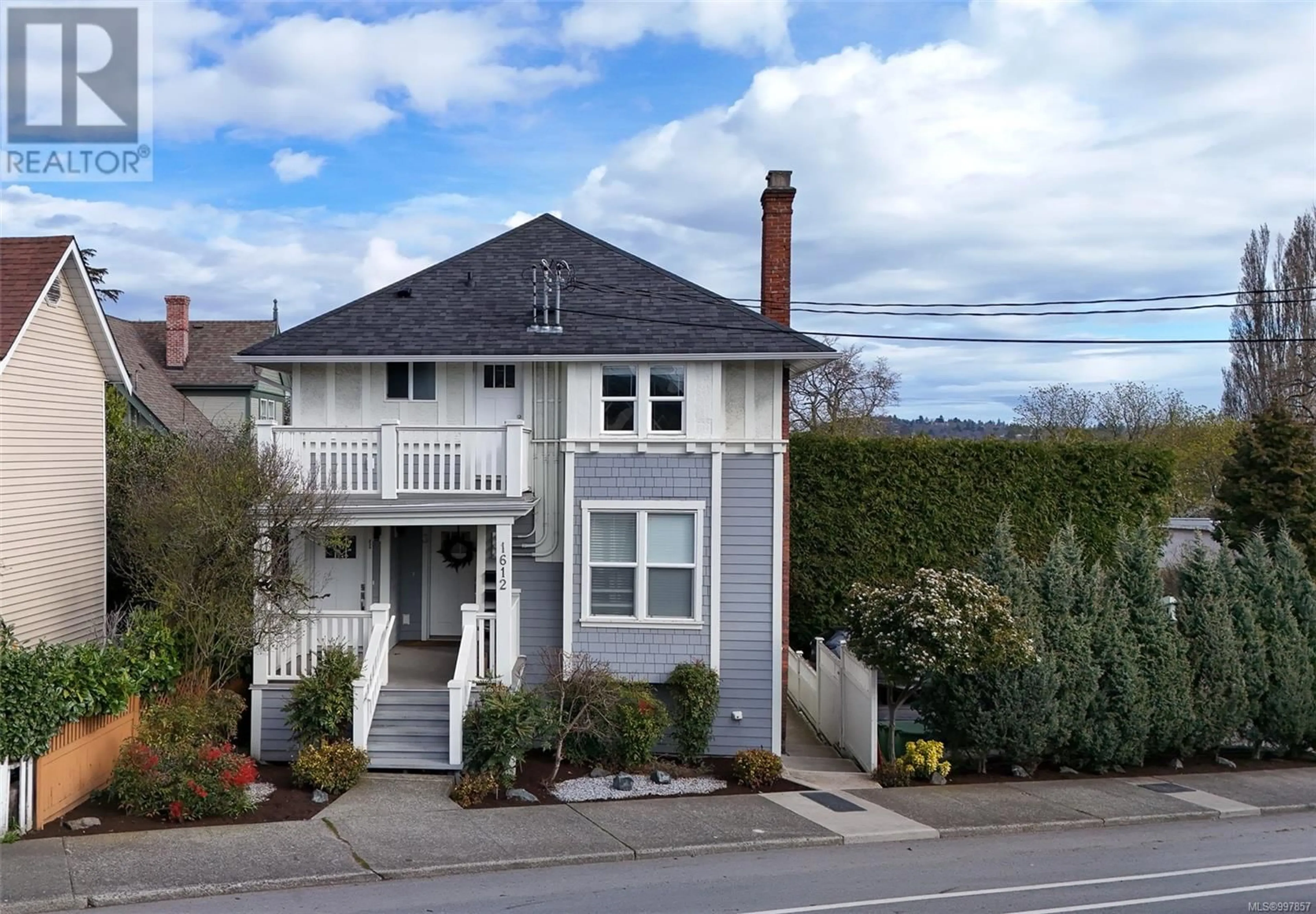 Home with vinyl exterior material, street for 1612 BEGBIE STREET, Victoria British Columbia V8R1L3