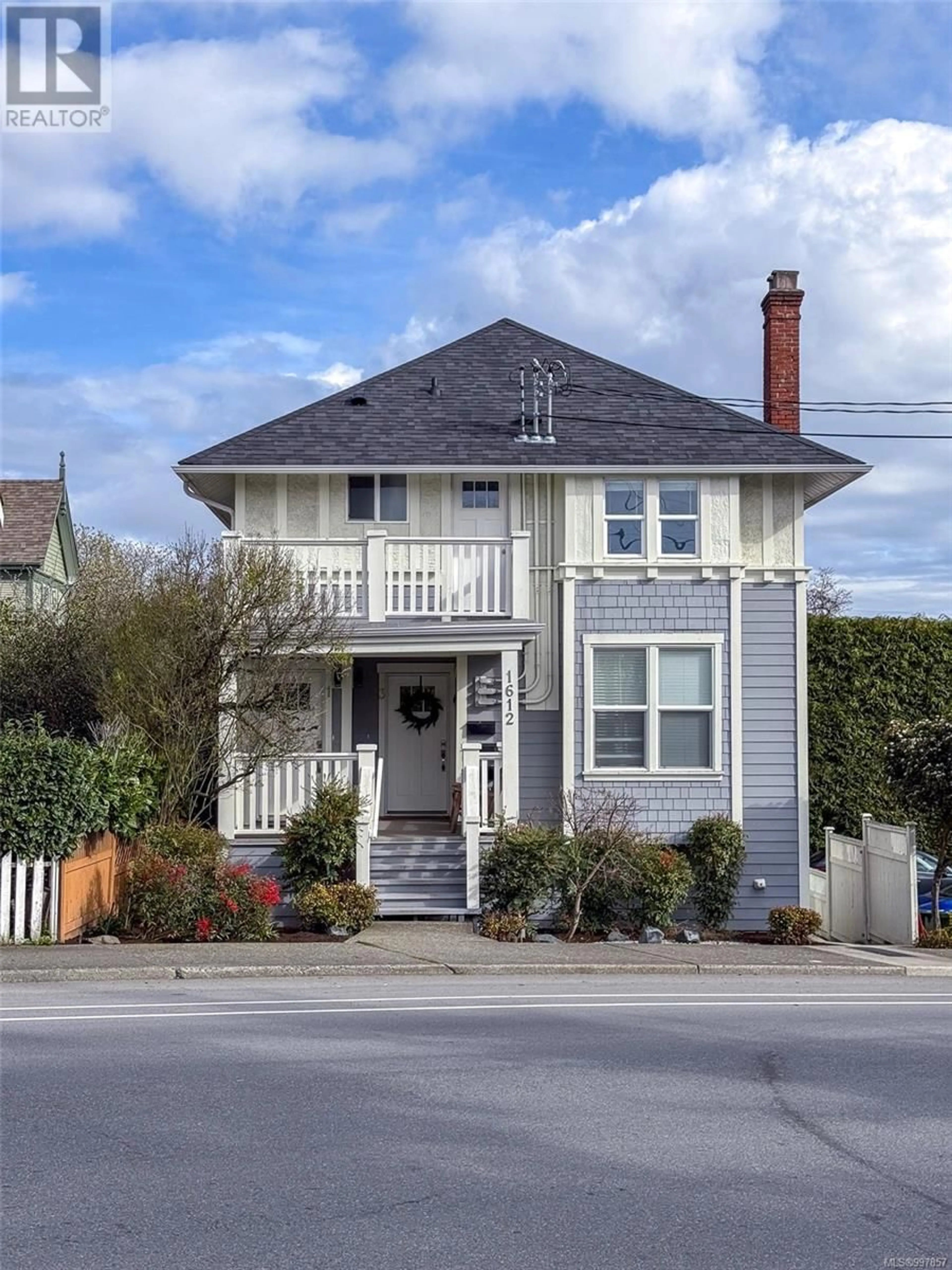 Home with vinyl exterior material, street for 1612 BEGBIE STREET, Victoria British Columbia V8R1L3