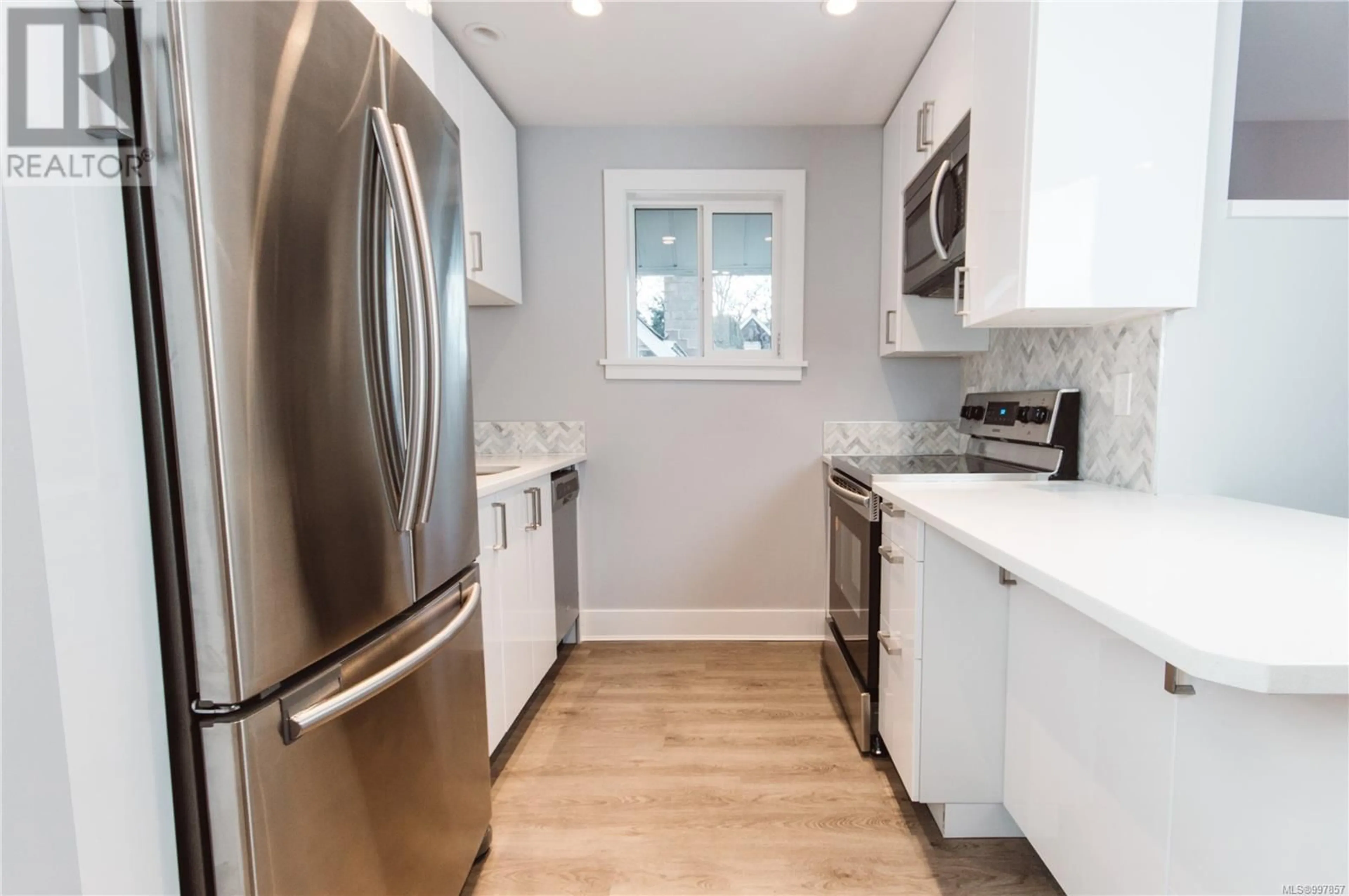 Unknown for 1612 BEGBIE STREET, Victoria British Columbia V8R1L3