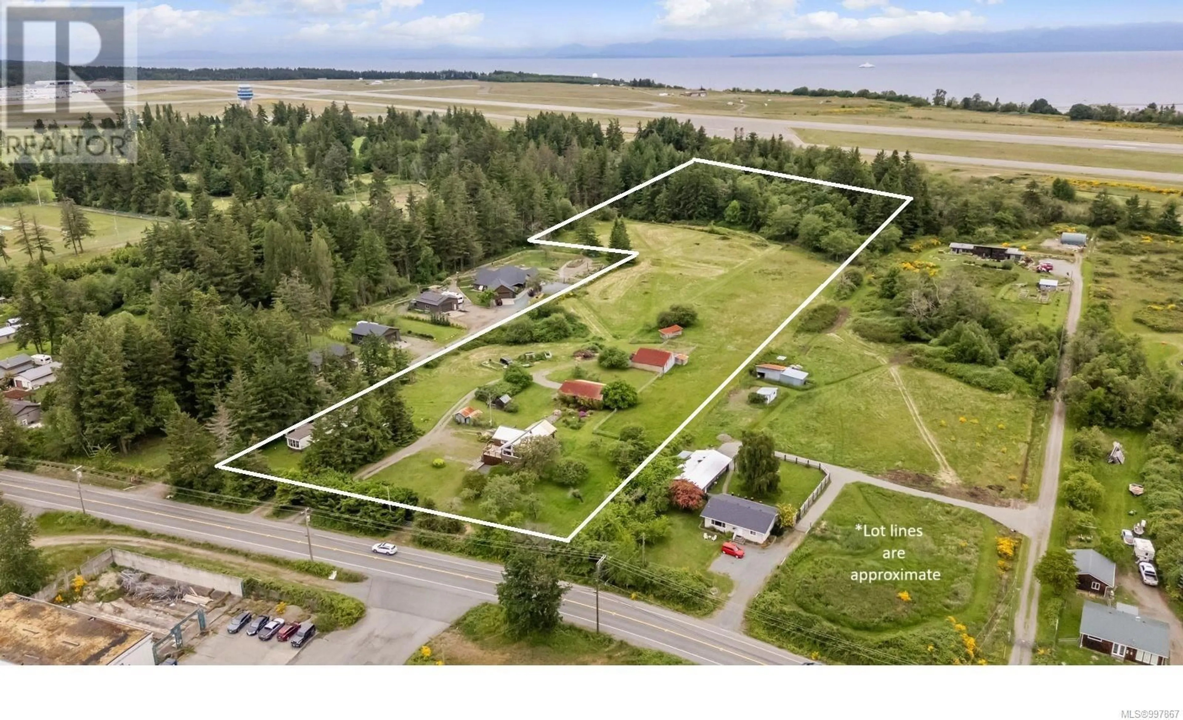 A pic from outside/outdoor area/front of a property/back of a property/a pic from drone, unknown for 818 KNIGHT ROAD, Comox British Columbia V9M3T2