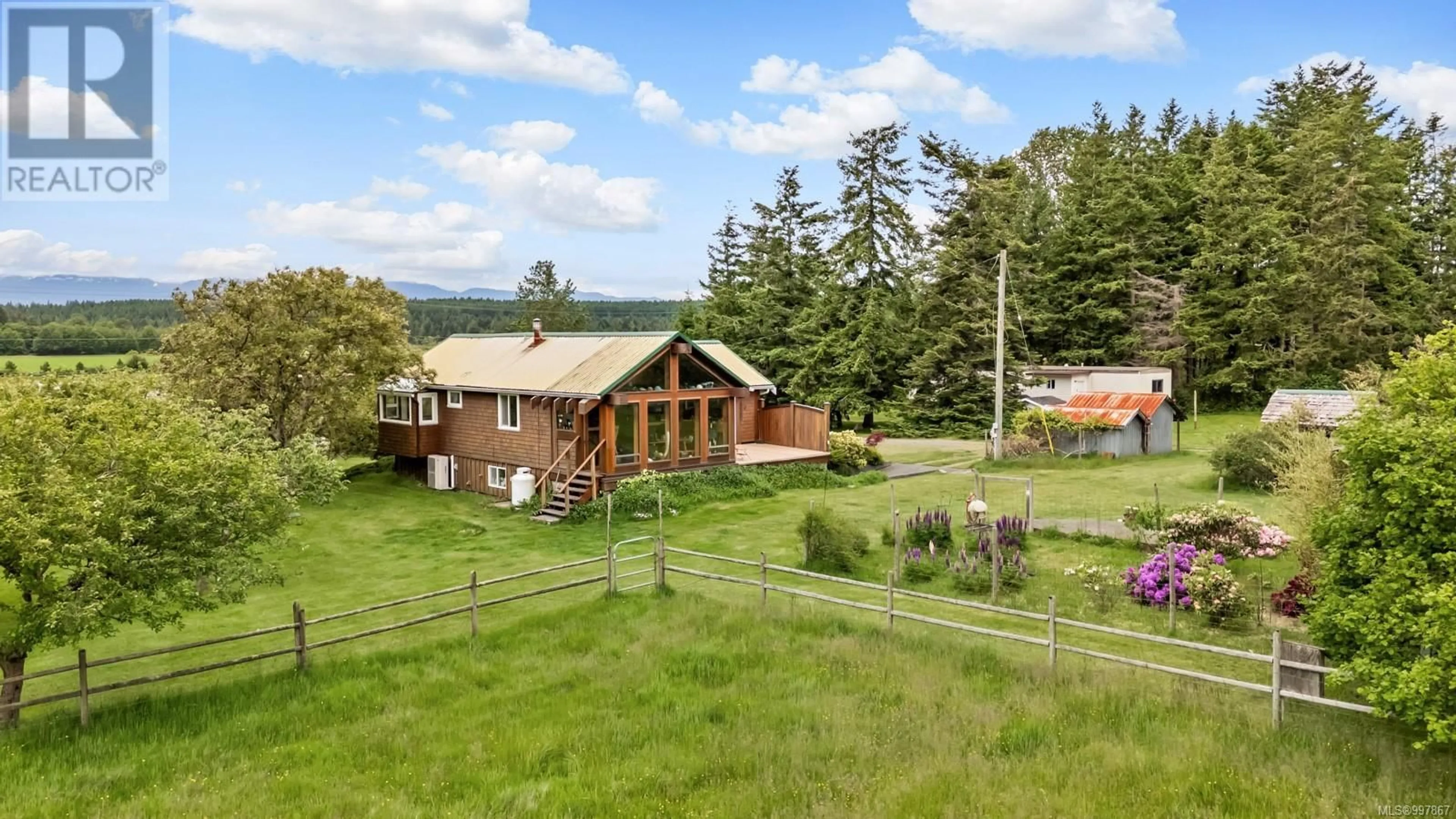 A pic from outside/outdoor area/front of a property/back of a property/a pic from drone, water/lake/river/ocean view for 818 KNIGHT ROAD, Comox British Columbia V9M3T2
