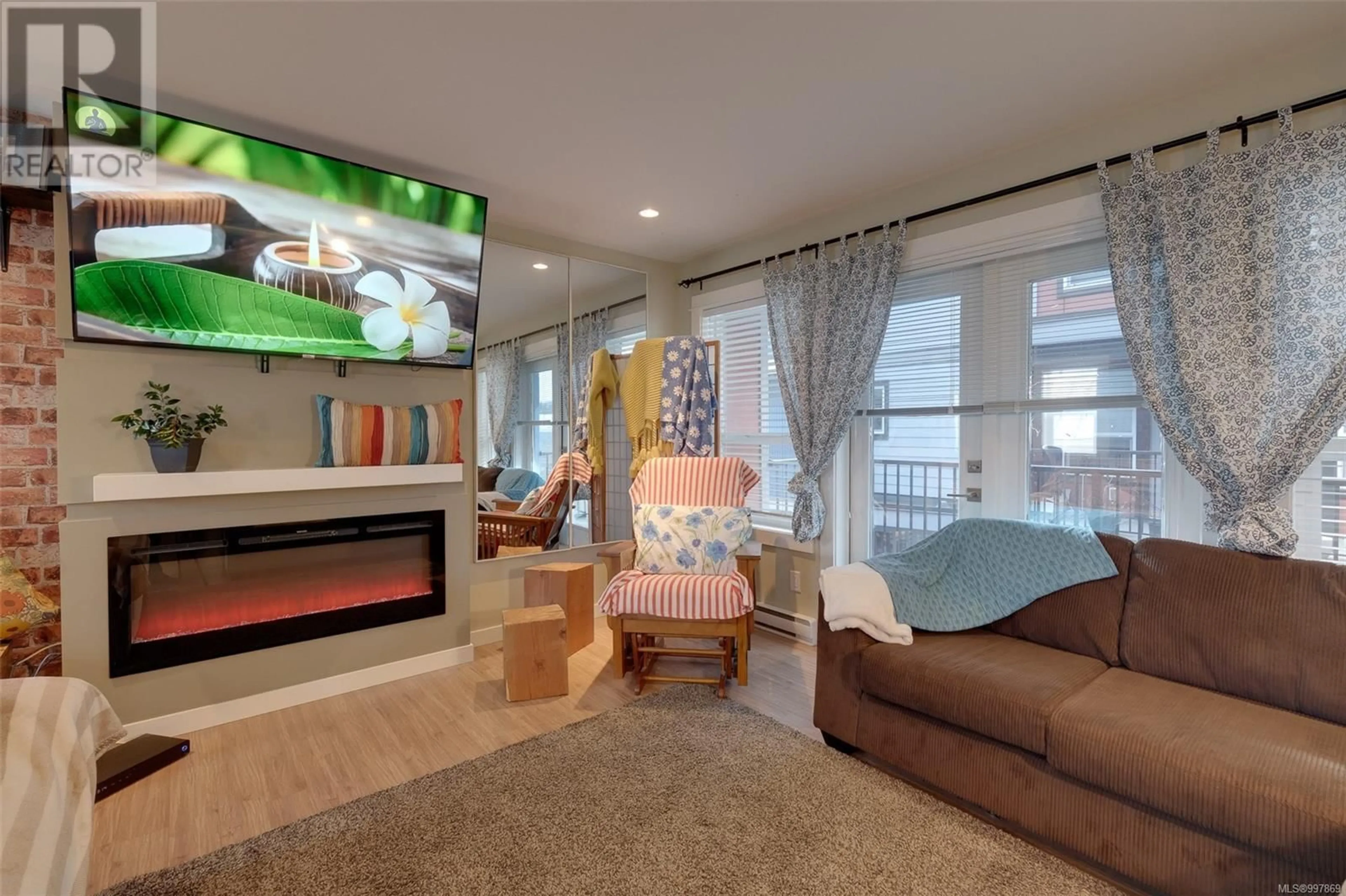 Living room with furniture, unknown for 108 - 912 JENKINS AVENUE, Langford British Columbia V9B2N7