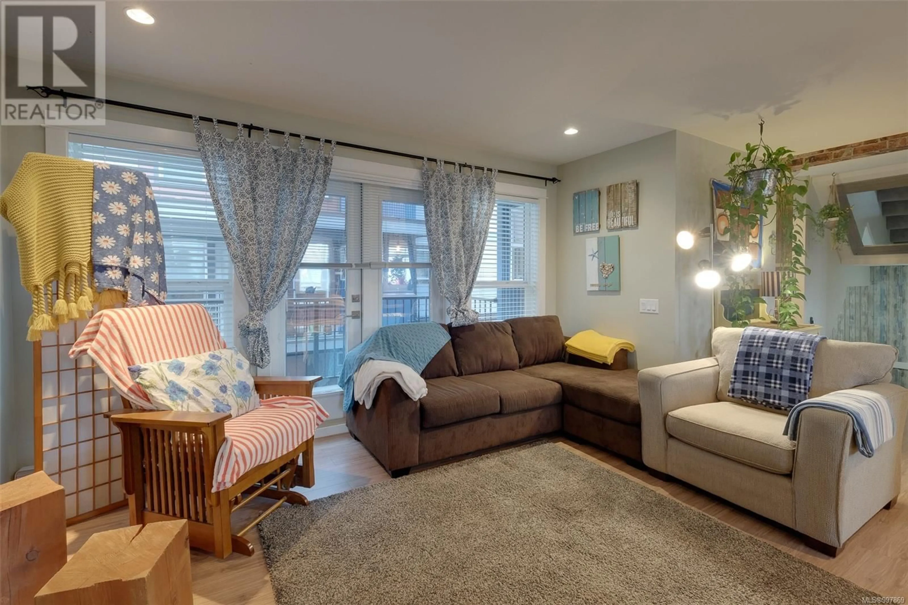 Living room with furniture, unknown for 108 - 912 JENKINS AVENUE, Langford British Columbia V9B2N7