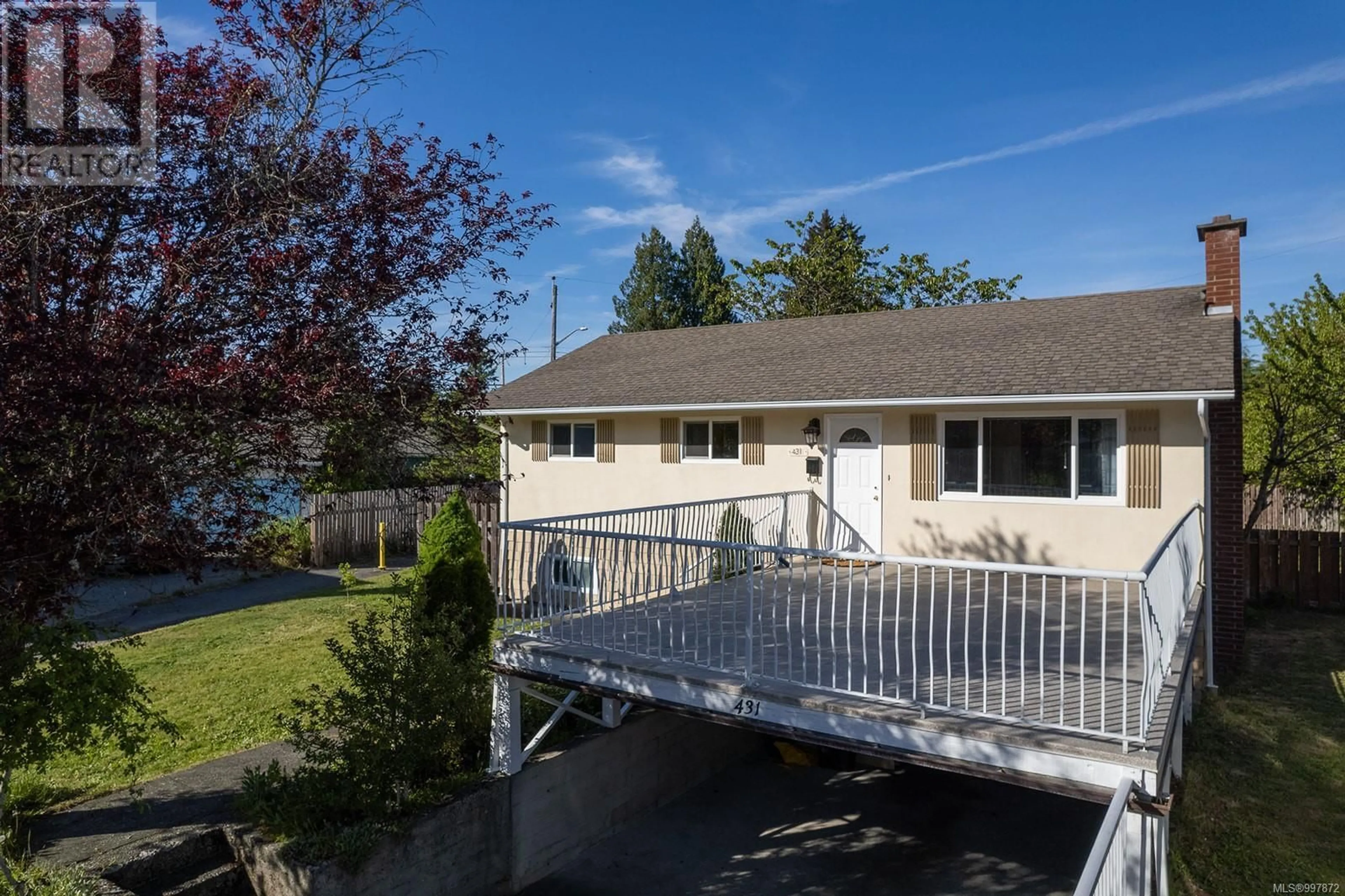 A pic from outside/outdoor area/front of a property/back of a property/a pic from drone, water/lake/river/ocean view for 431 PINE AVENUE, Duncan British Columbia V9L1Z3