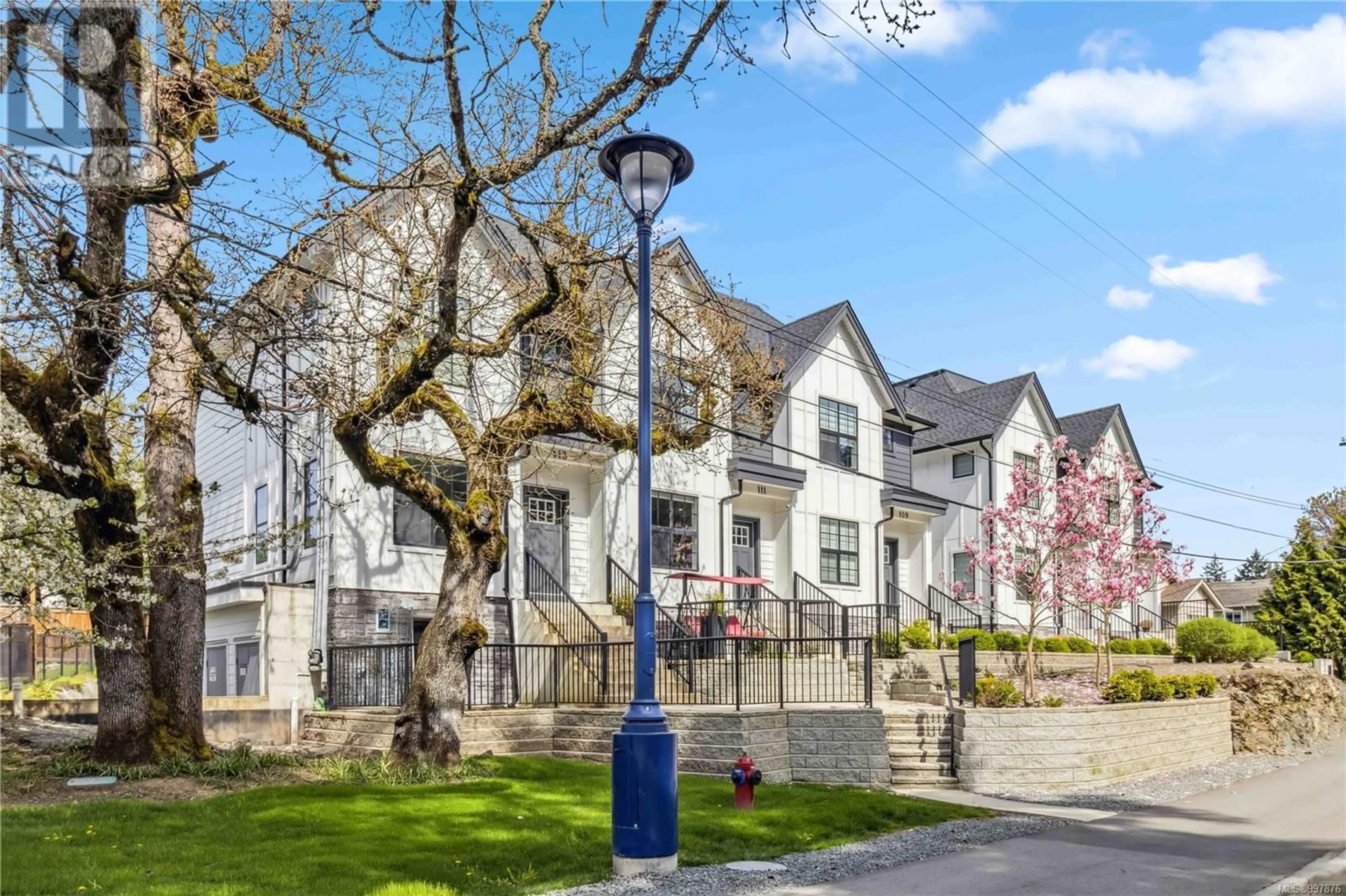 A pic from outside/outdoor area/front of a property/back of a property/a pic from drone, street for 111 - 624 STRANDLUND AVENUE, Langford British Columbia V9B3E9