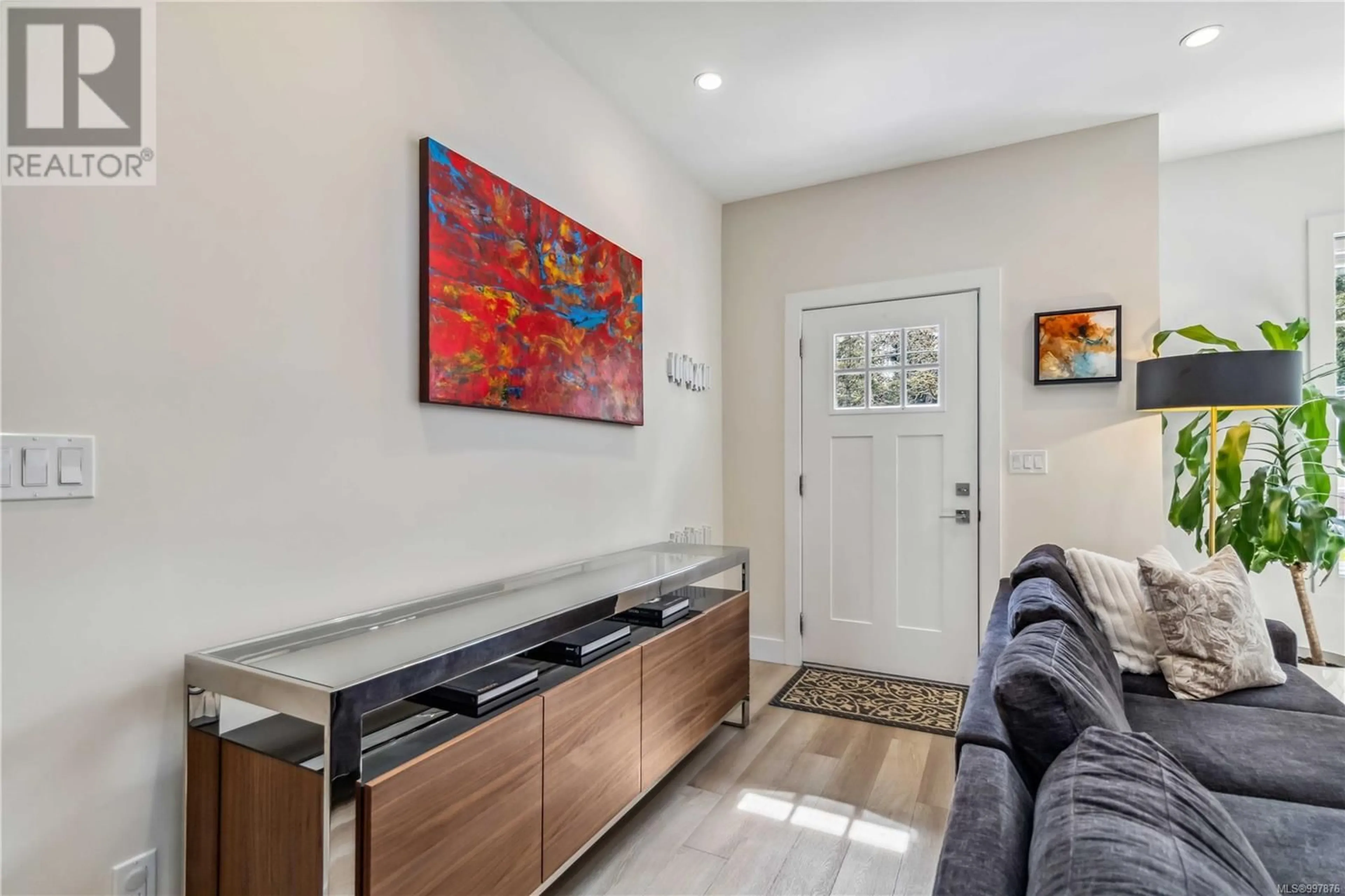 Indoor entryway for 111 - 624 STRANDLUND AVENUE, Langford British Columbia V9B3E9
