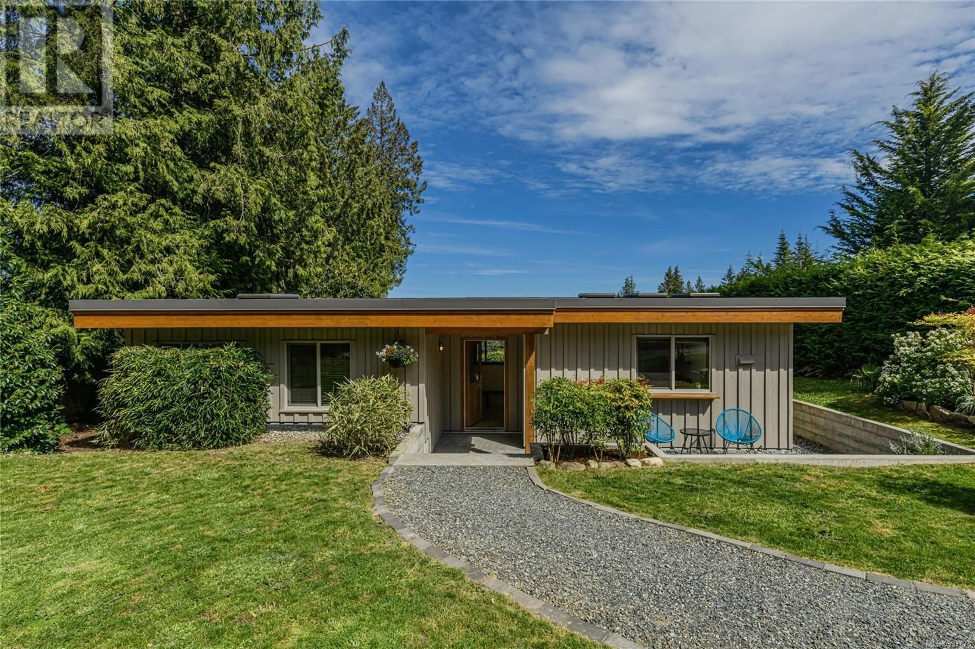 Home with vinyl exterior material, street for 182 FORT STREET, Salt Spring British Columbia V8K1P3