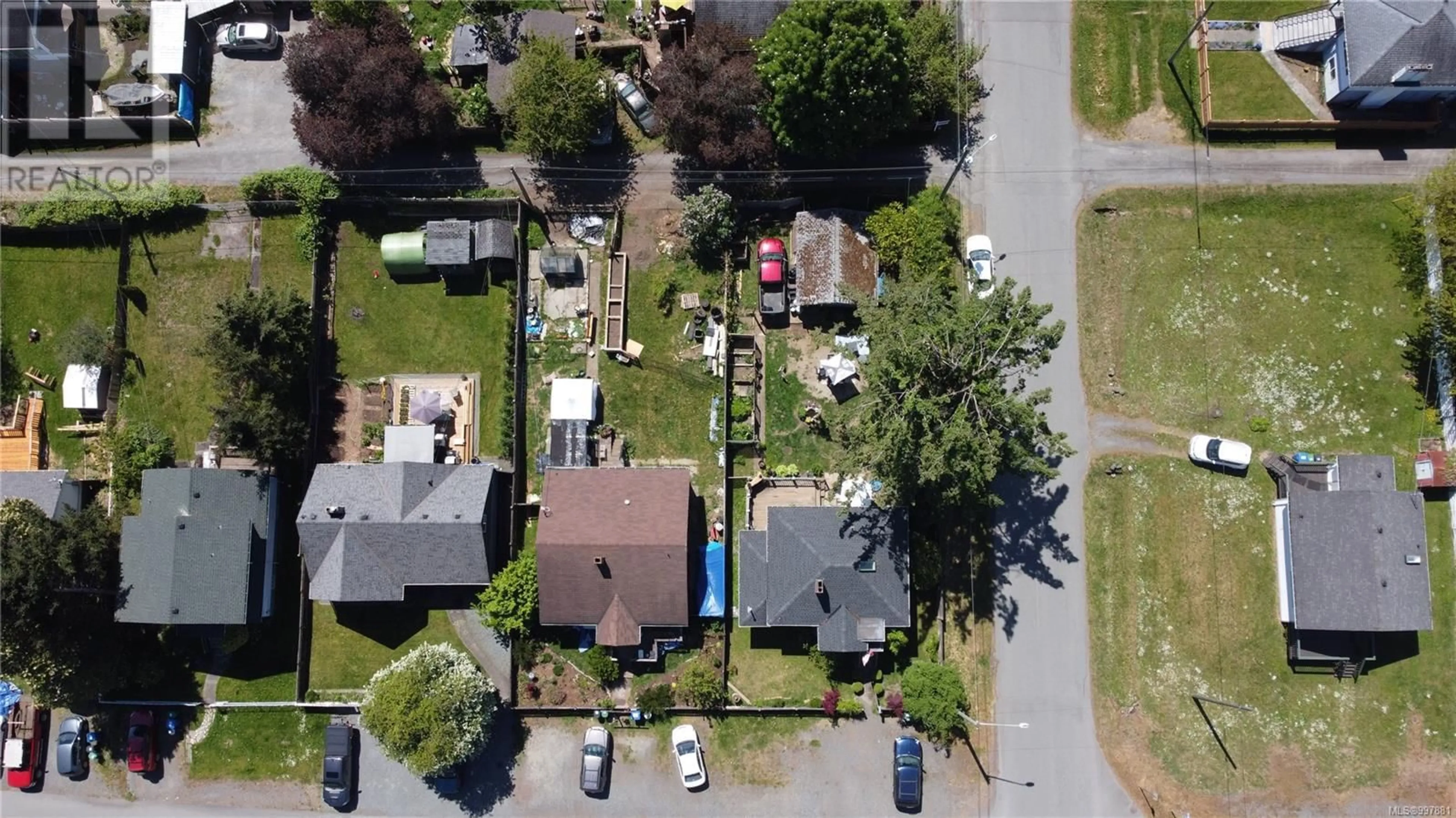 A pic from outside/outdoor area/front of a property/back of a property/a pic from drone, street for 15 ALBION STREET, Nanaimo British Columbia V9R1R4