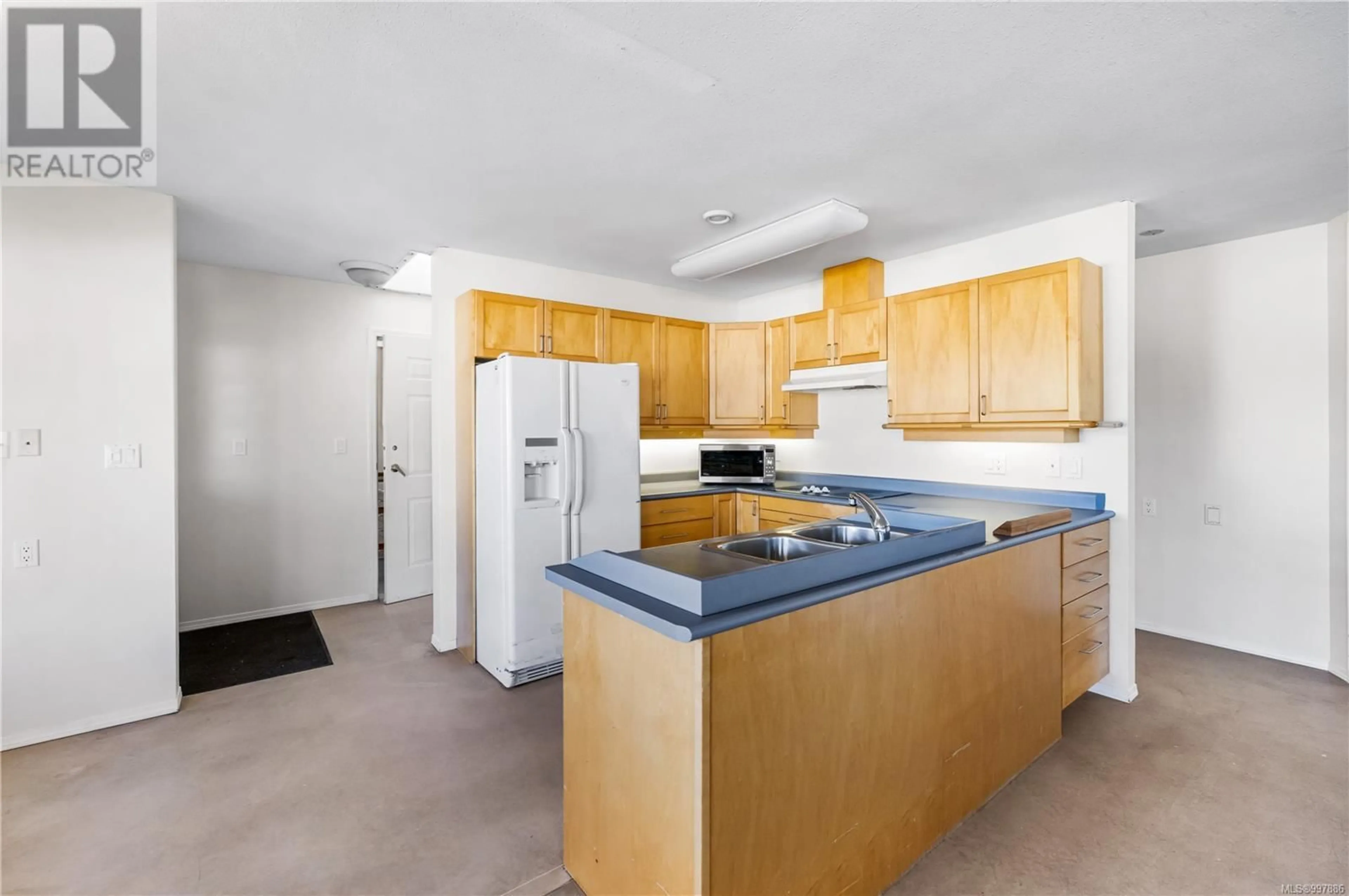 Standard kitchen, unknown for 115 - 202 31ST STREET, Courtenay British Columbia V9N9E2