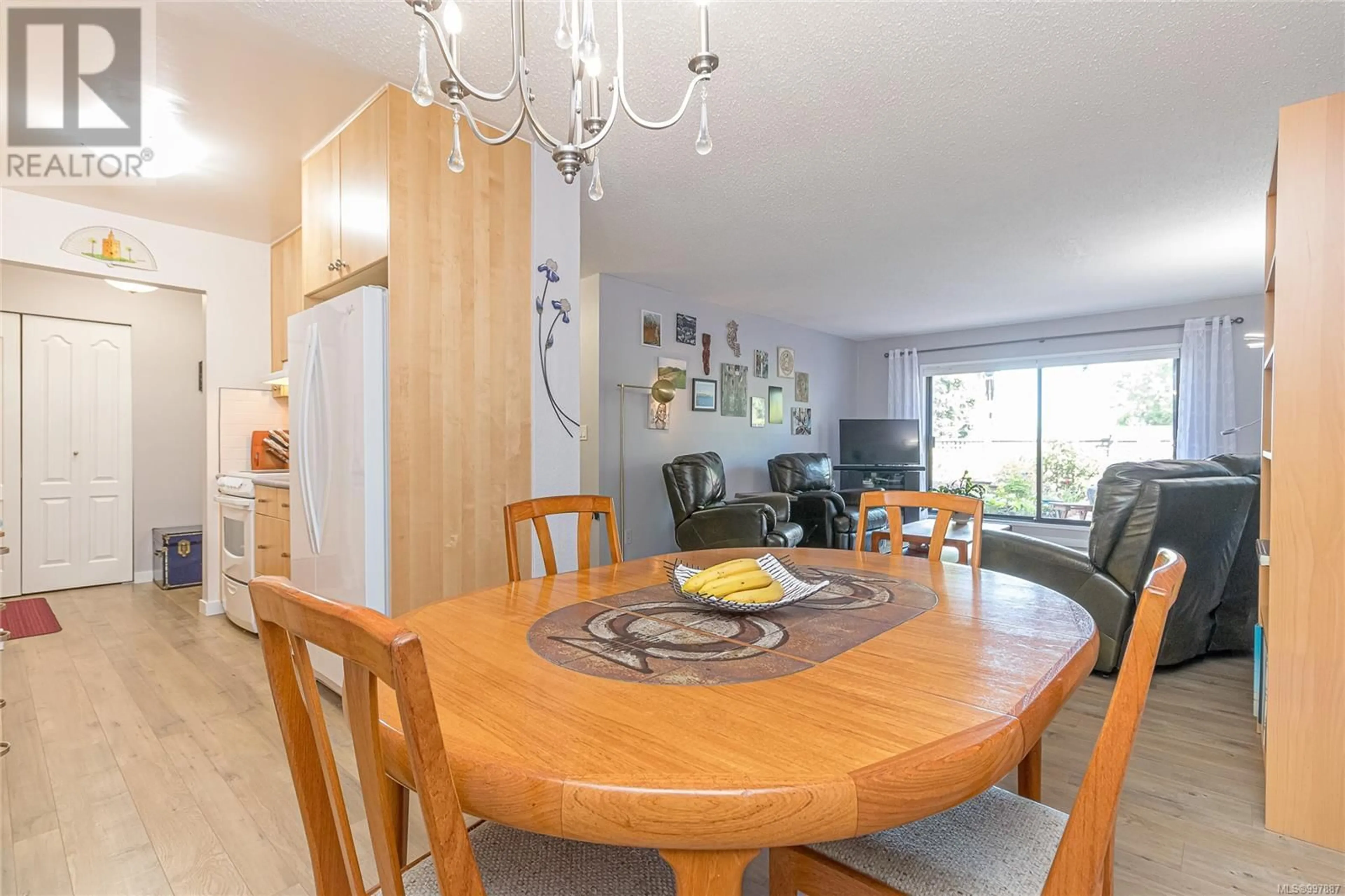 Dining room, wood/laminate floor for 101 - 130 SUNNINGDALE ROAD, Qualicum Beach British Columbia V9K1P9