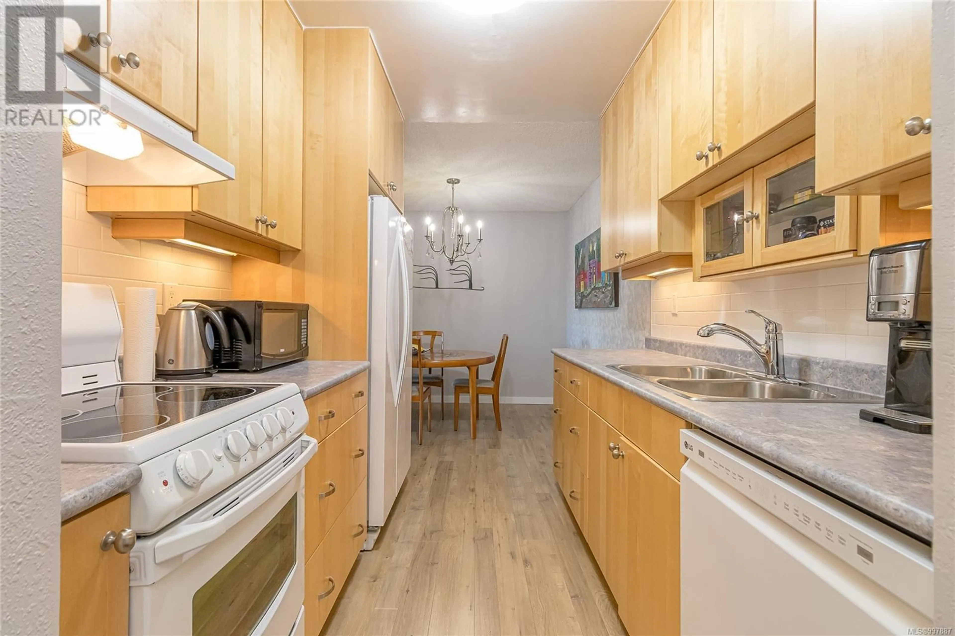Standard kitchen, wood/laminate floor for 101 - 130 SUNNINGDALE ROAD, Qualicum Beach British Columbia V9K1P9