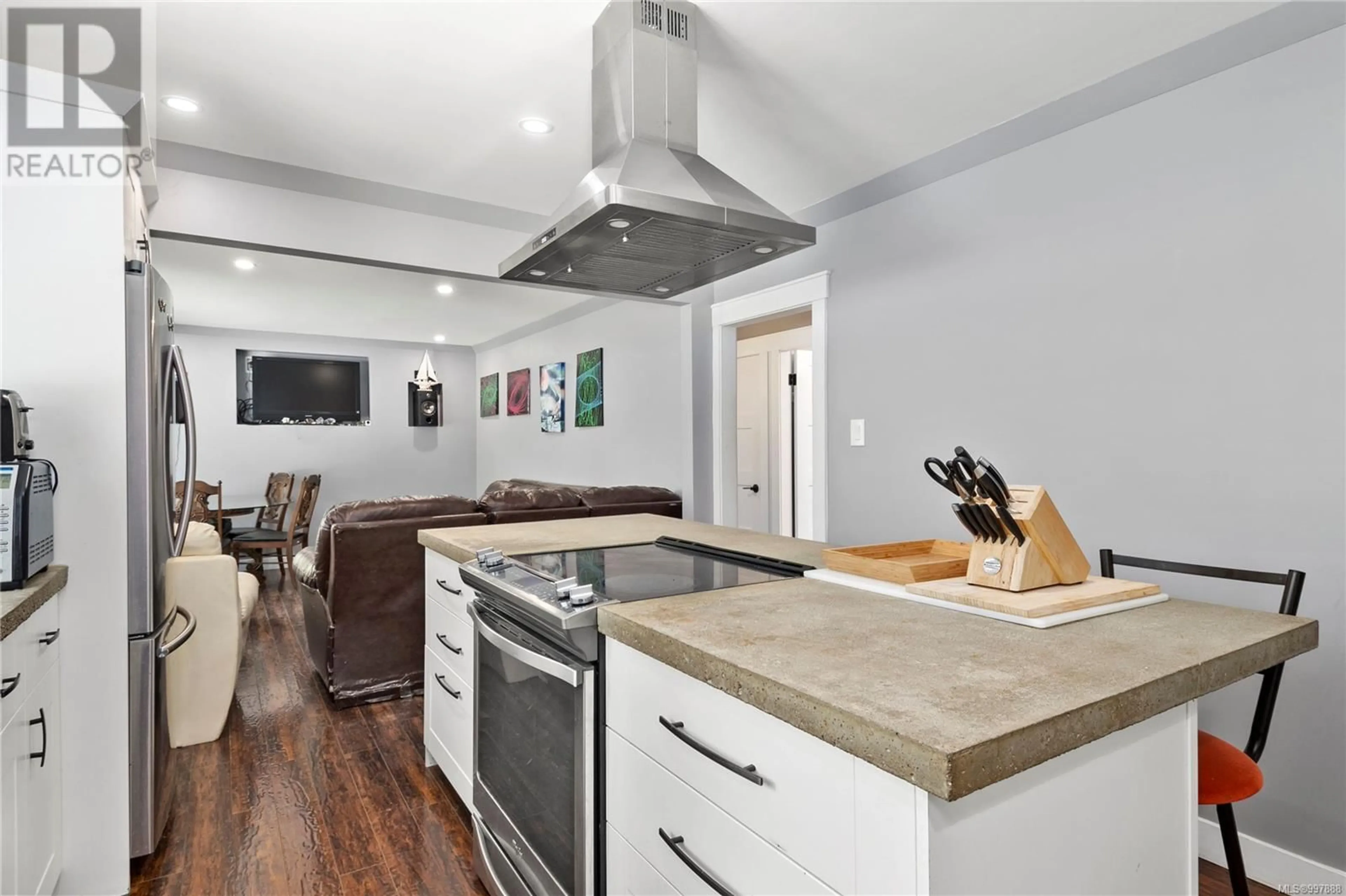 Open concept kitchen, unknown for 2307 CAMPBELL RIVER ROAD, Campbell River British Columbia V9W4N9