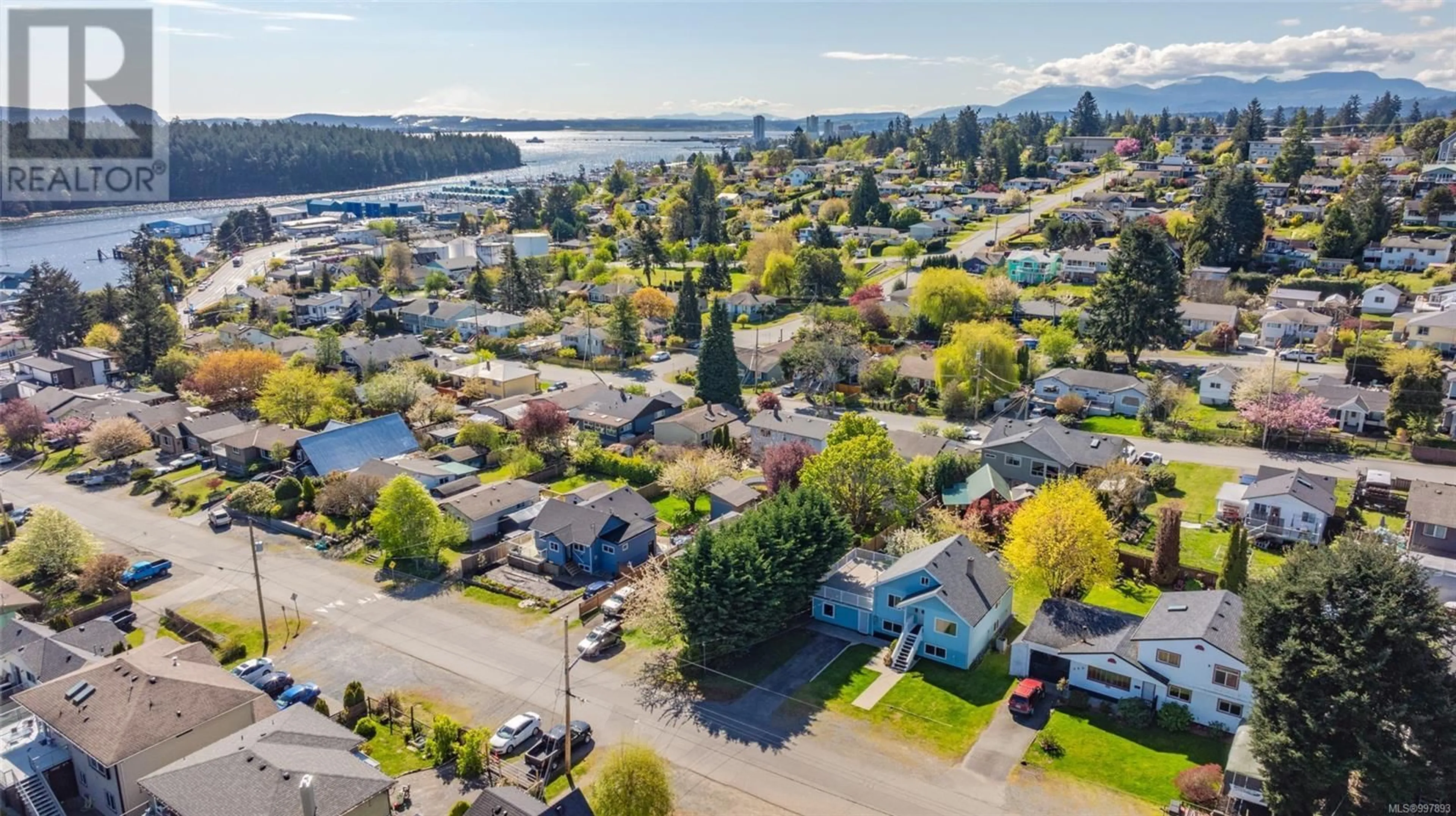 A pic from outside/outdoor area/front of a property/back of a property/a pic from drone, water/lake/river/ocean view for 567 DRAKE STREET, Nanaimo British Columbia V9S2S8