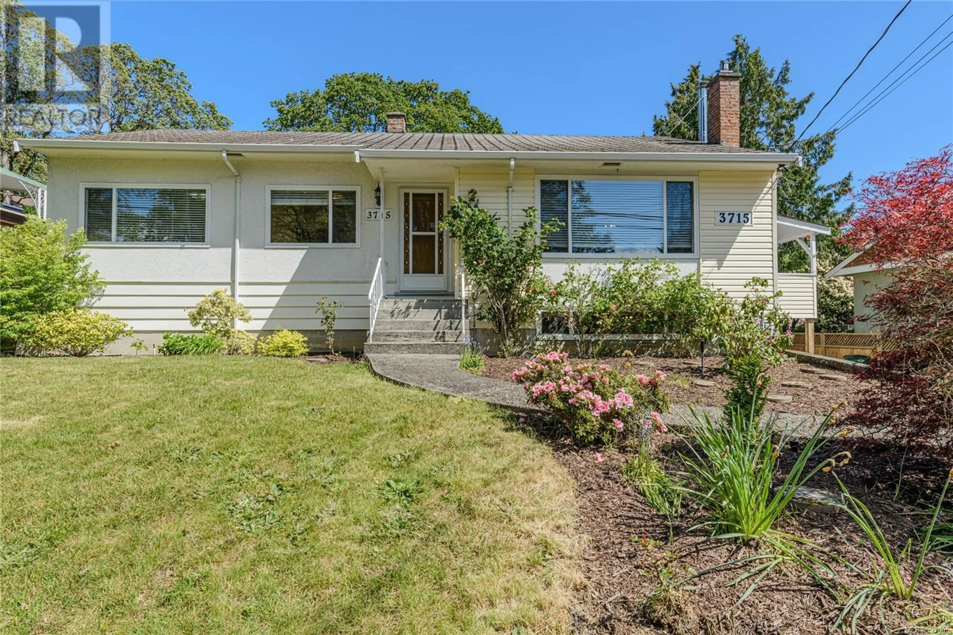 Home with vinyl exterior material, street for 3715 BLENKINSOP ROAD, Saanich British Columbia V8P3P2