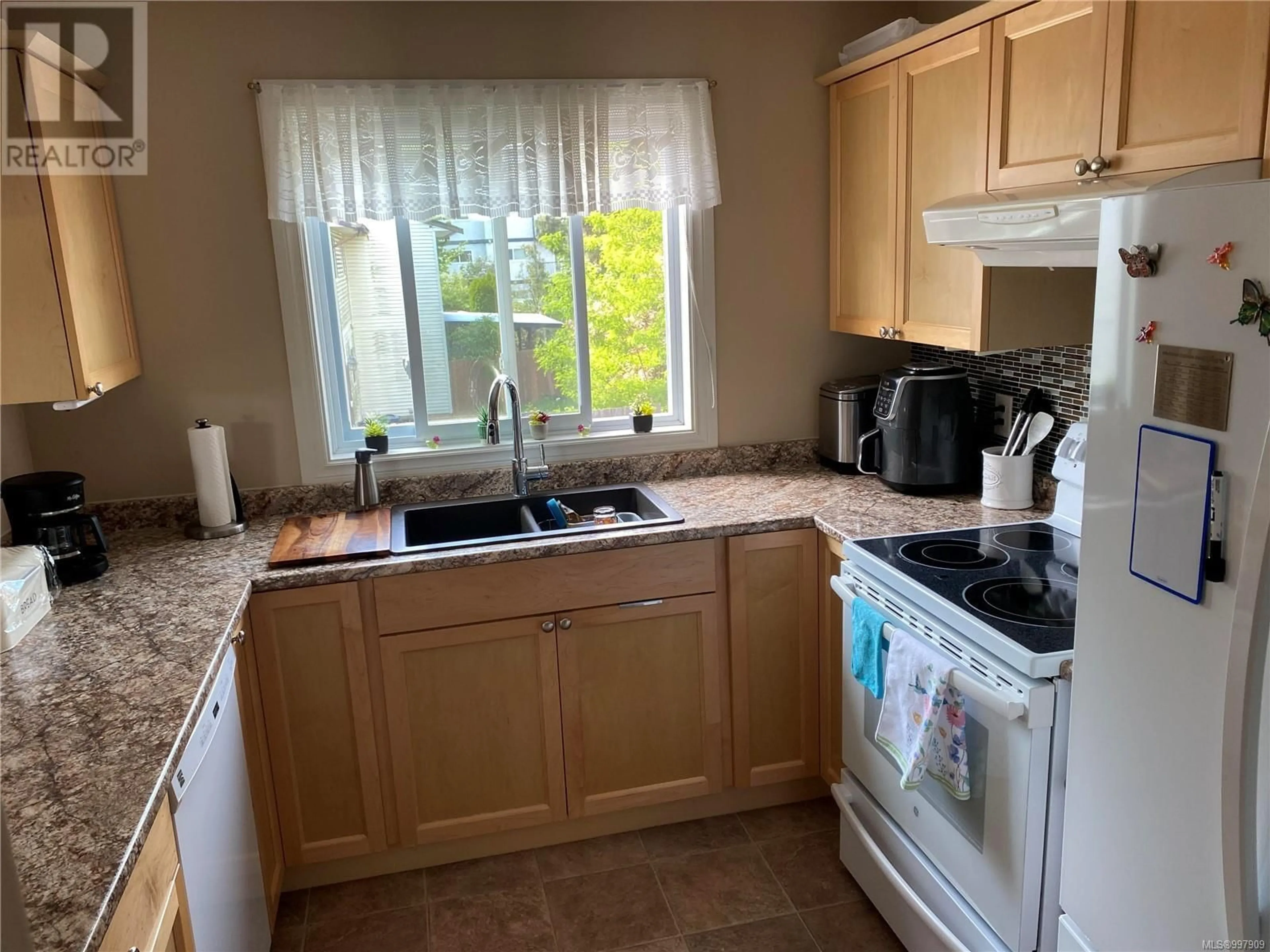Standard kitchen, unknown for 206 - 650 DOBSON ROAD, Duncan British Columbia V9L2L7